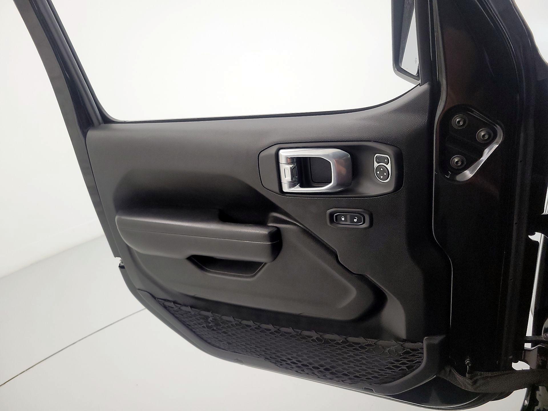 Thumbnail: 2021 Jeep Gladiator - 12