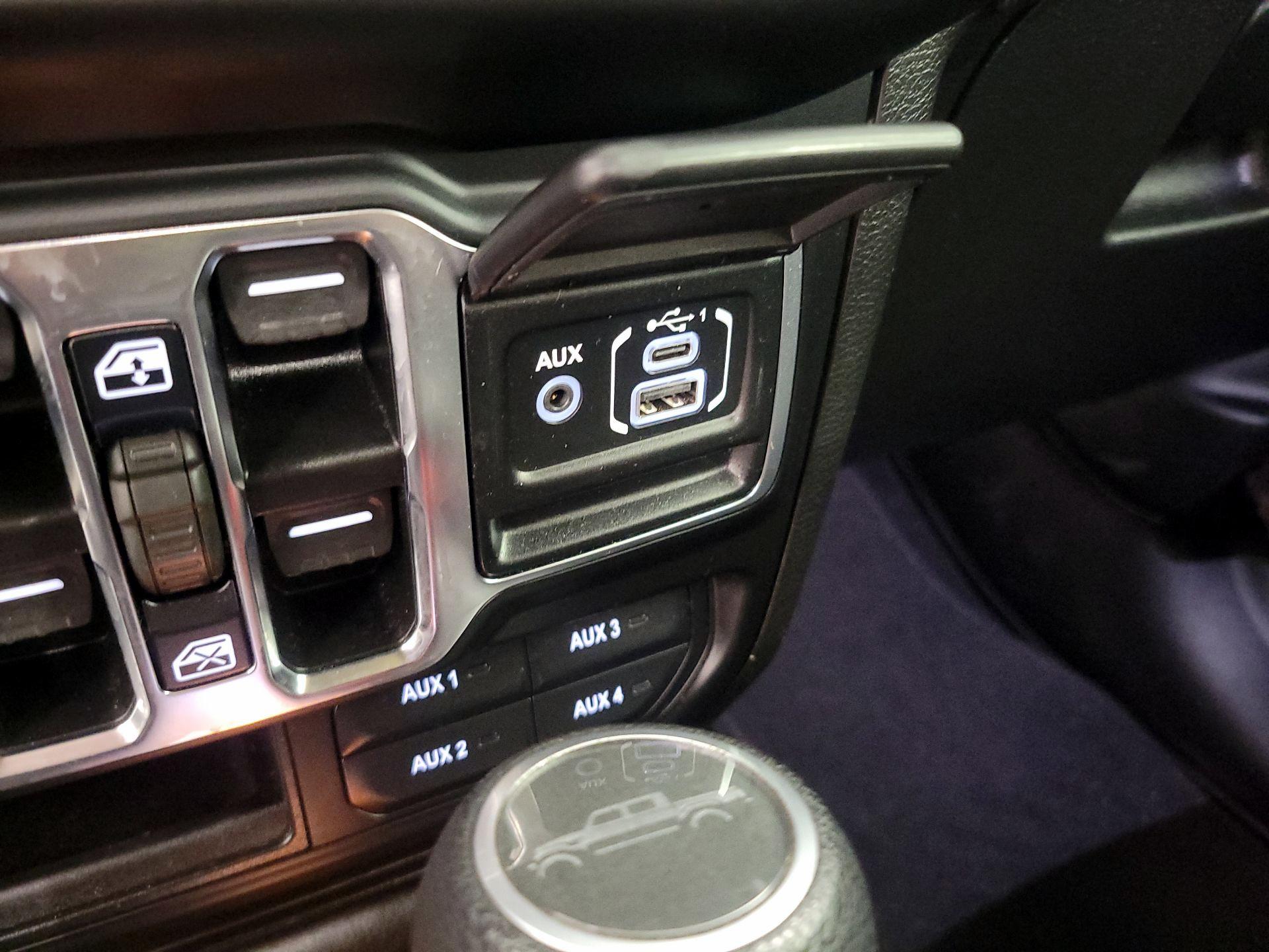 Thumbnail: 2021 Jeep Gladiator - 19