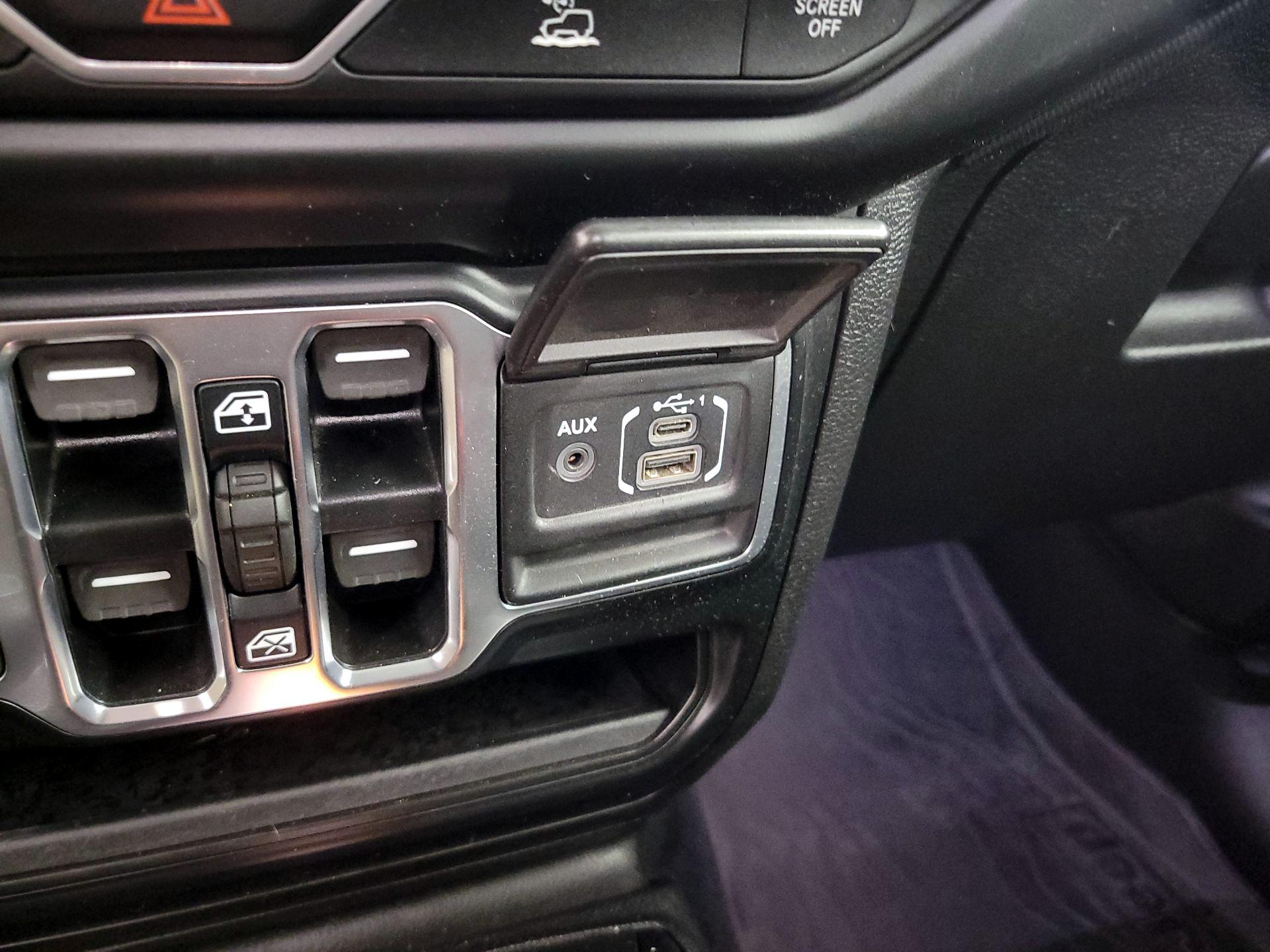 Thumbnail: 2022 Jeep Wrangler - 18