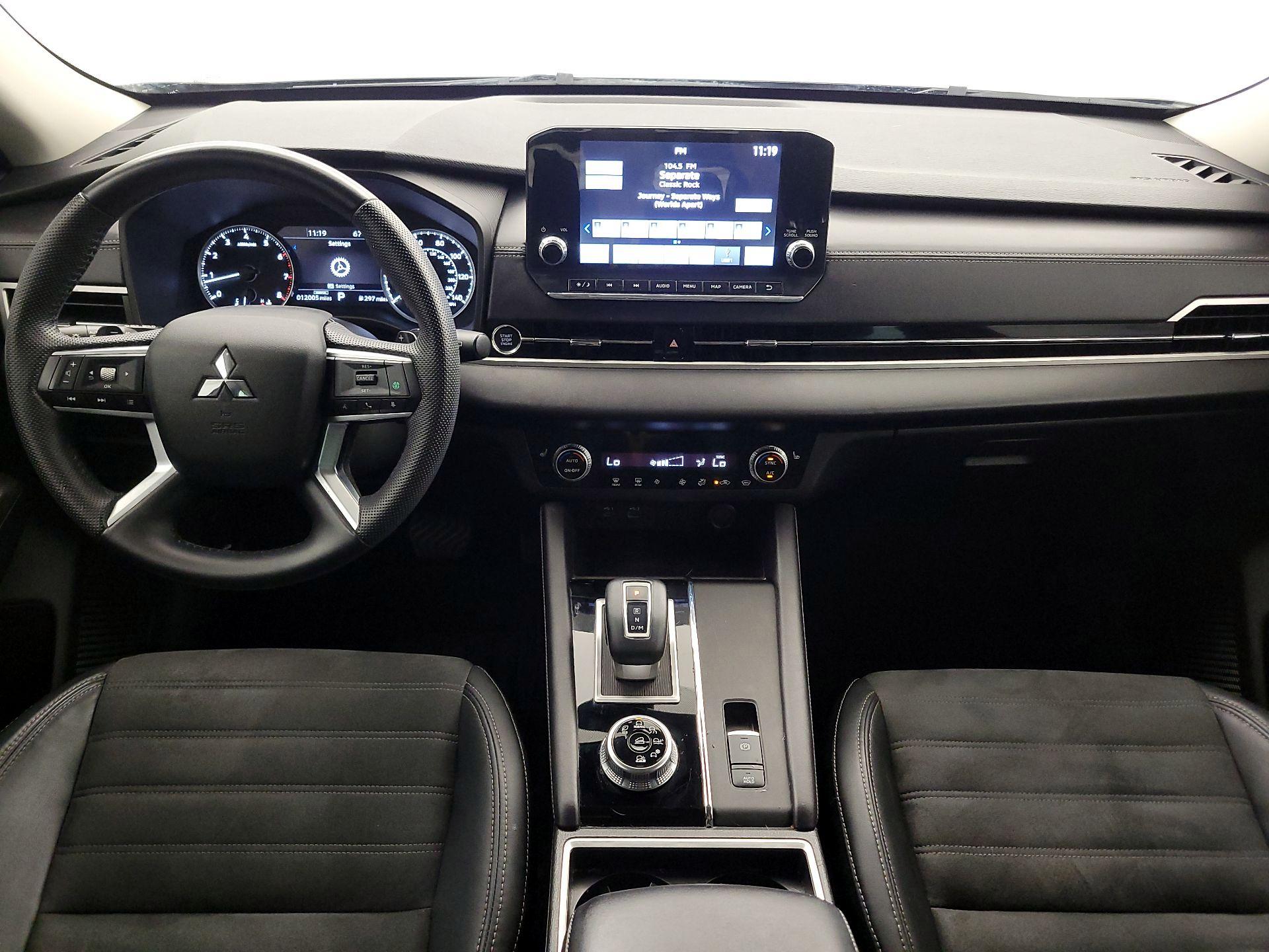 Thumbnail: 2023 Mitsubishi Outlander - 9