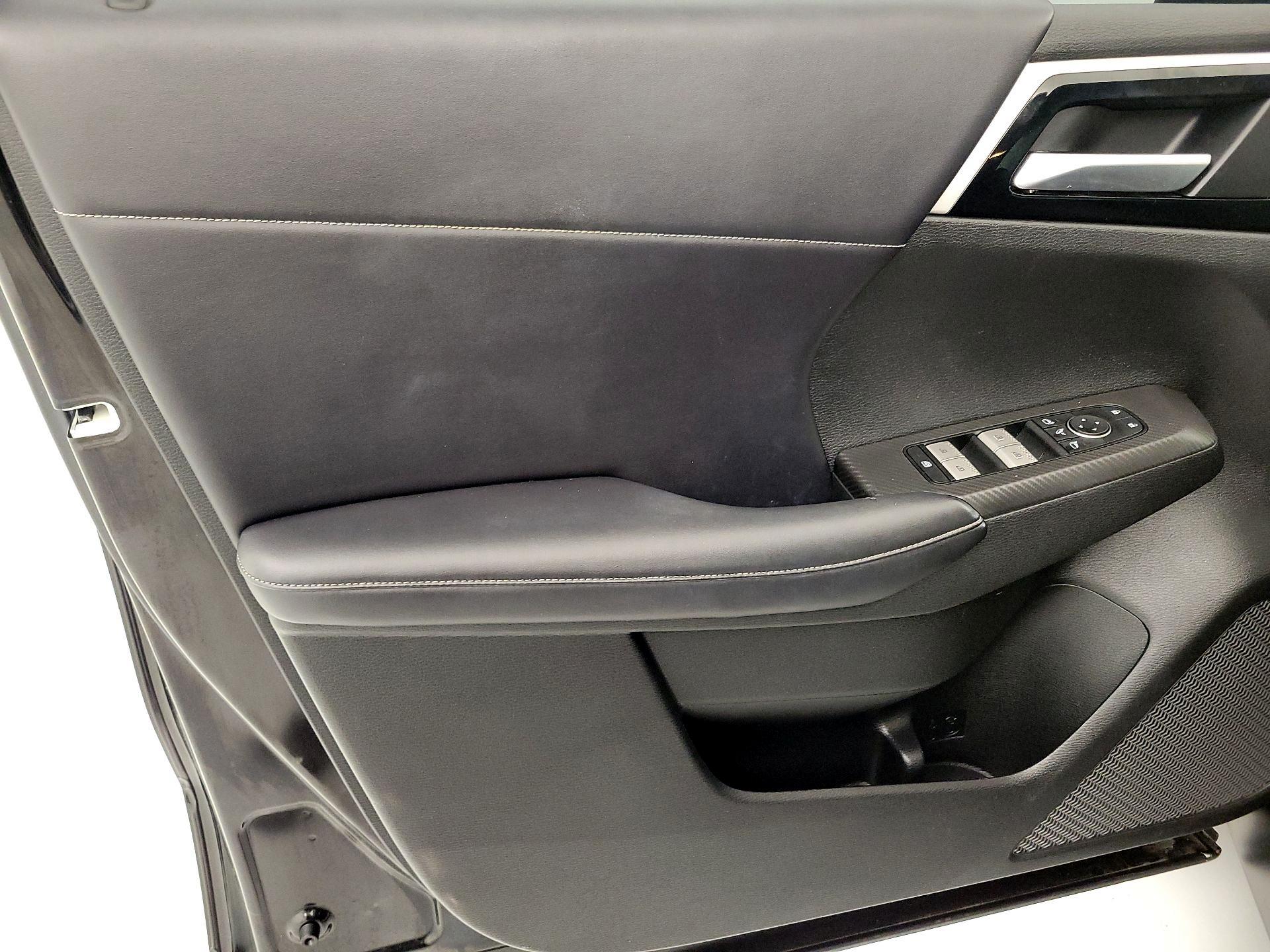 Thumbnail: 2023 Mitsubishi Outlander - 12