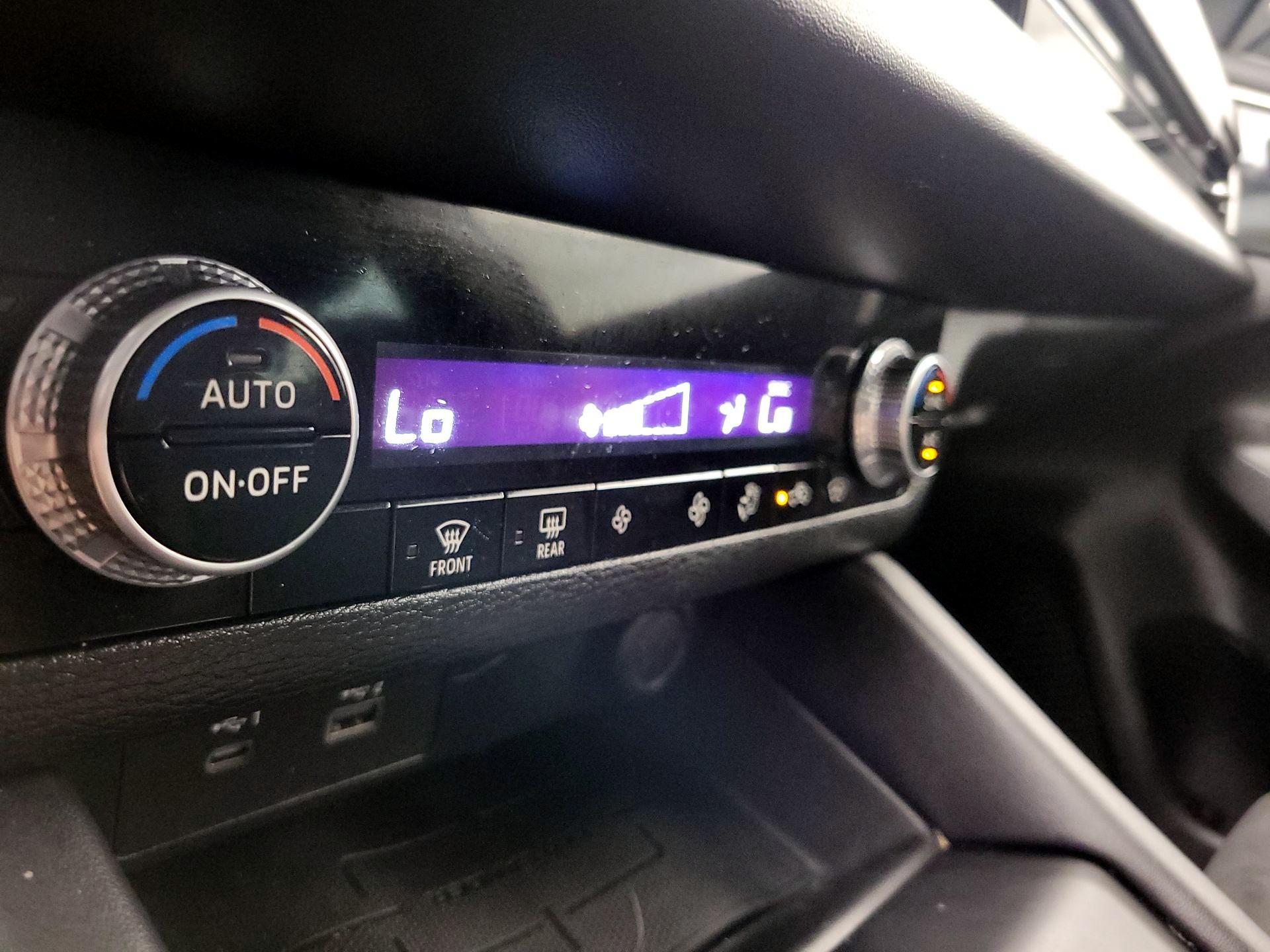 Thumbnail: 2023 Mitsubishi Outlander - 17