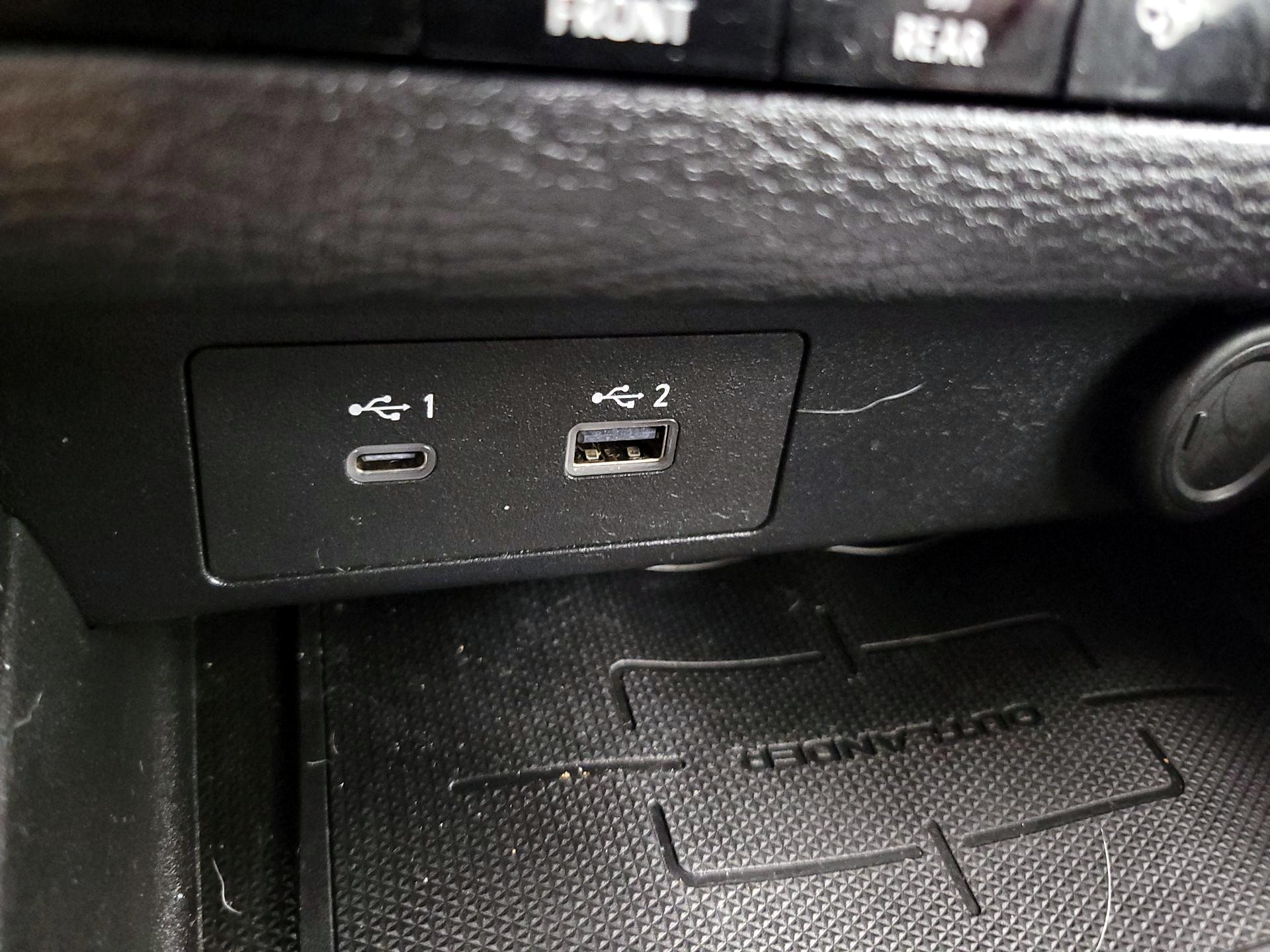 Thumbnail: 2023 Mitsubishi Outlander - 19