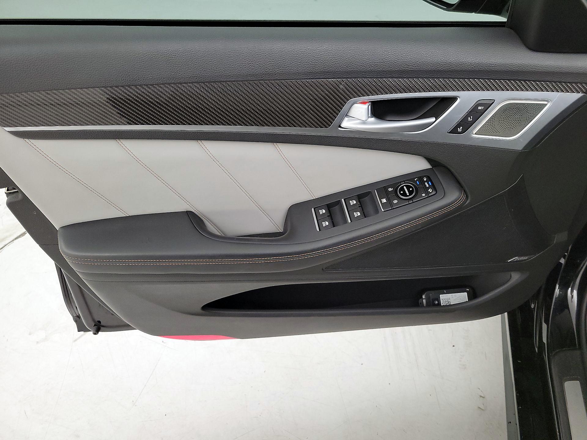 Thumbnail: 2018 Genesis G80 - 12