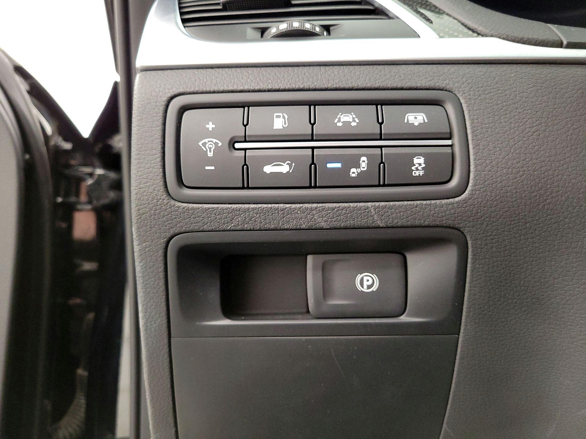 Thumbnail: 2018 Genesis G80 - 13