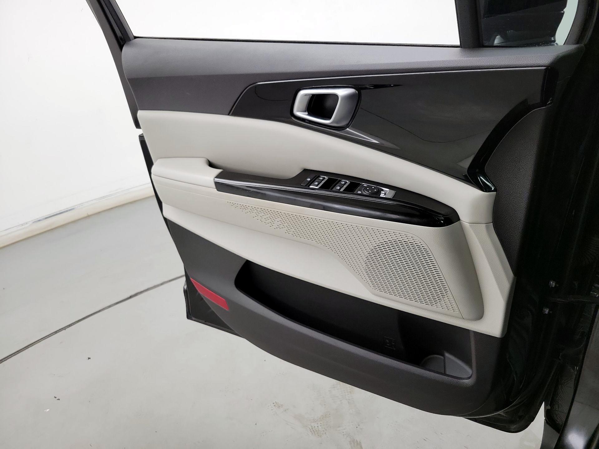 Thumbnail: 2022 Kia Carnival - 12