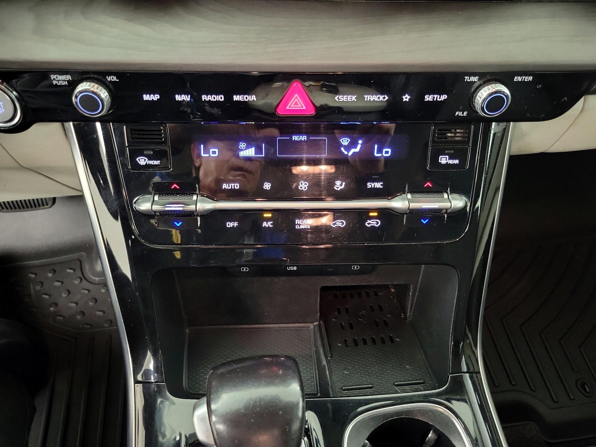 Thumbnail: 2022 Kia Carnival - 17