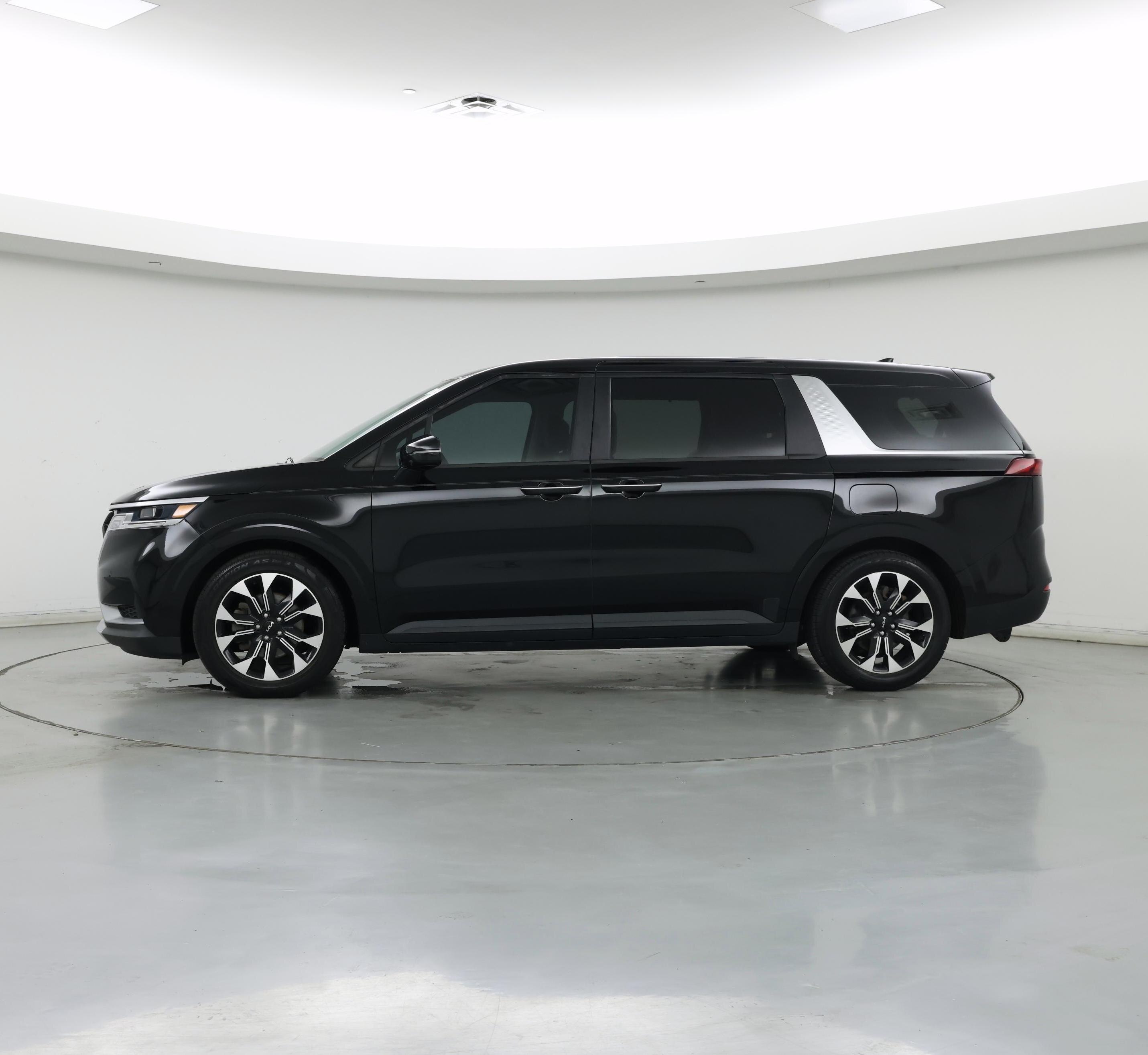 Thumbnail: 2022 Kia Carnival - 3