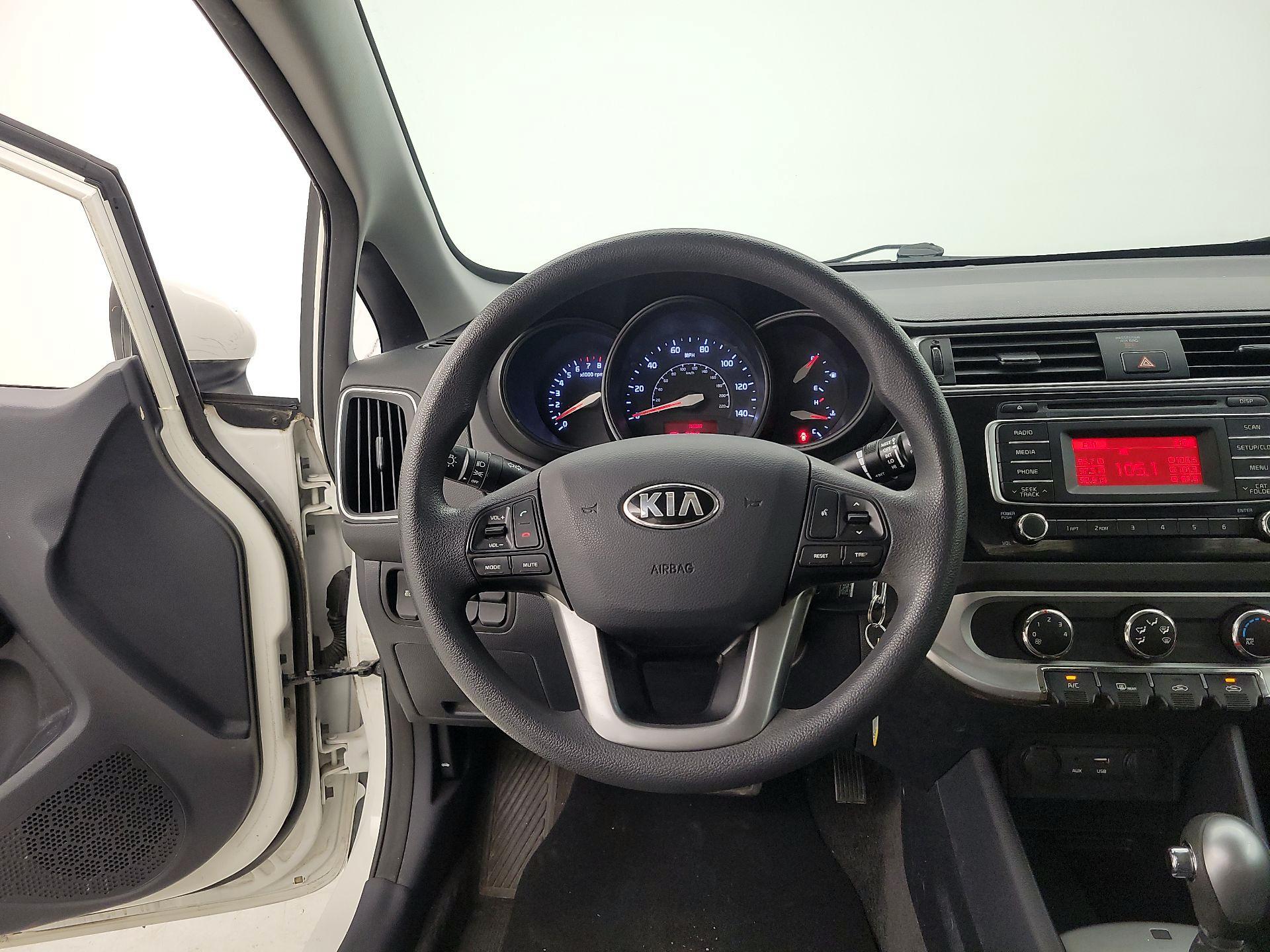 Thumbnail: 2016 Kia Rio - 10