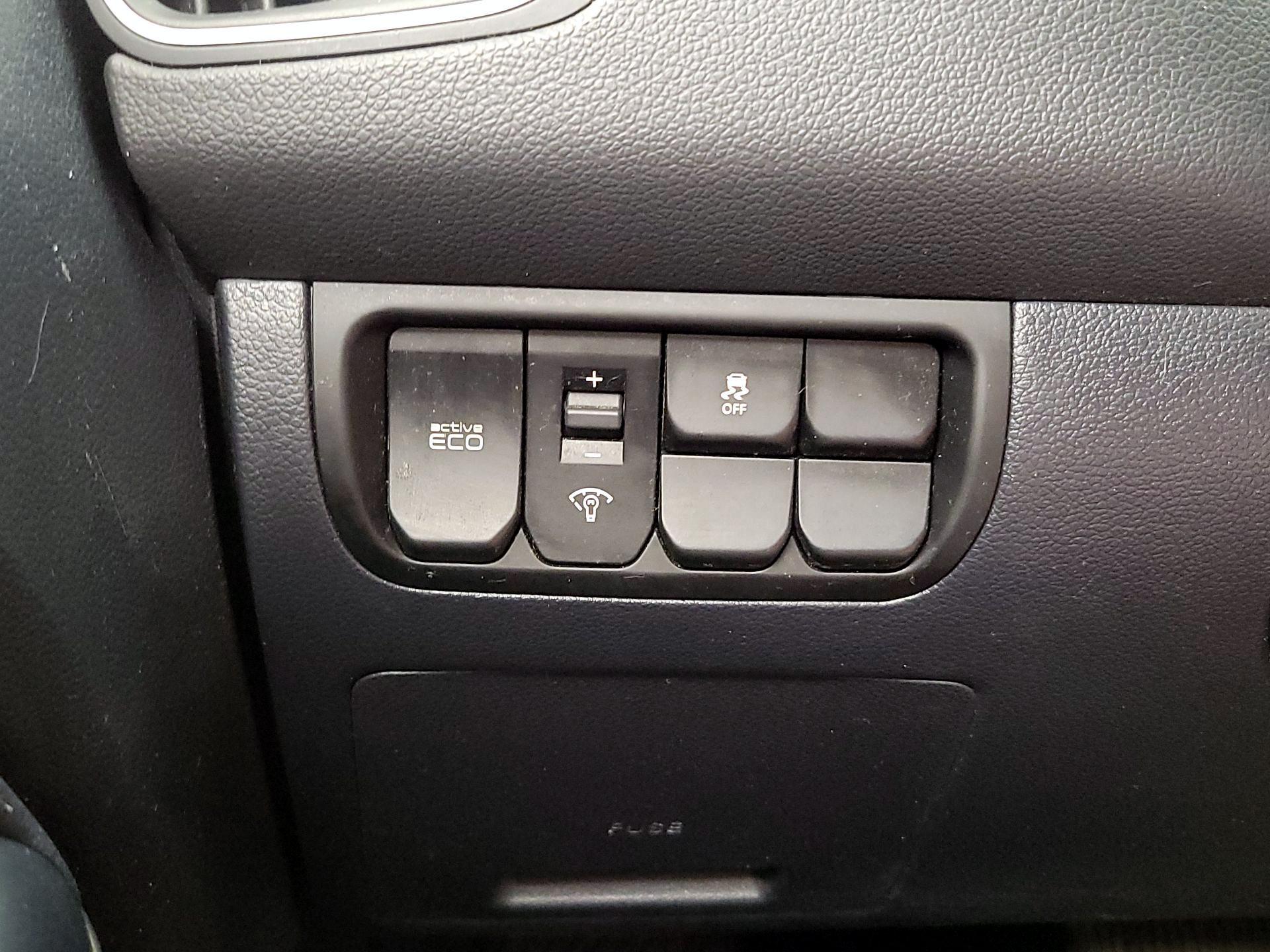 Thumbnail: 2016 Kia Rio - 13