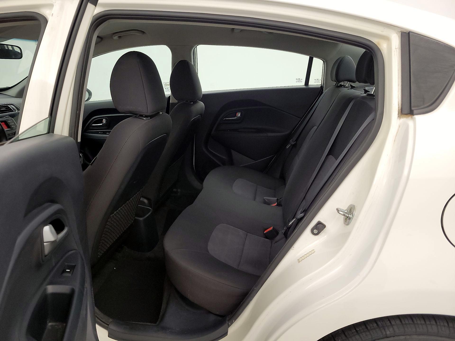 Thumbnail: 2016 Kia Rio - 17