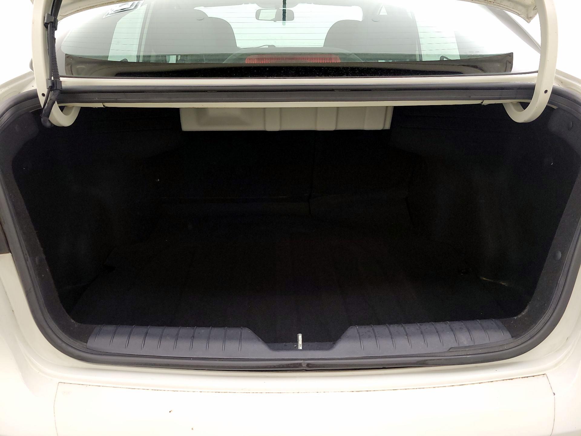 Thumbnail: 2016 Kia Rio - 18