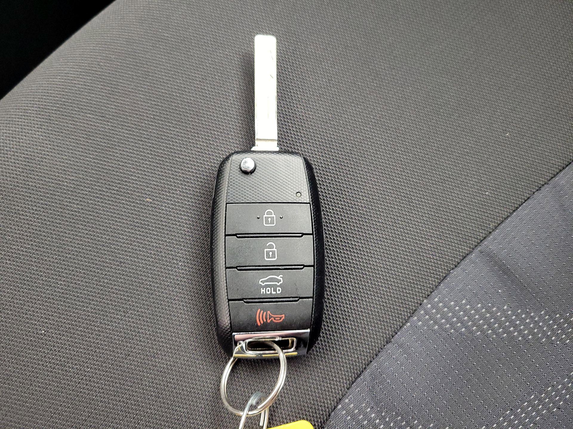 Thumbnail: 2016 Kia Rio - 20