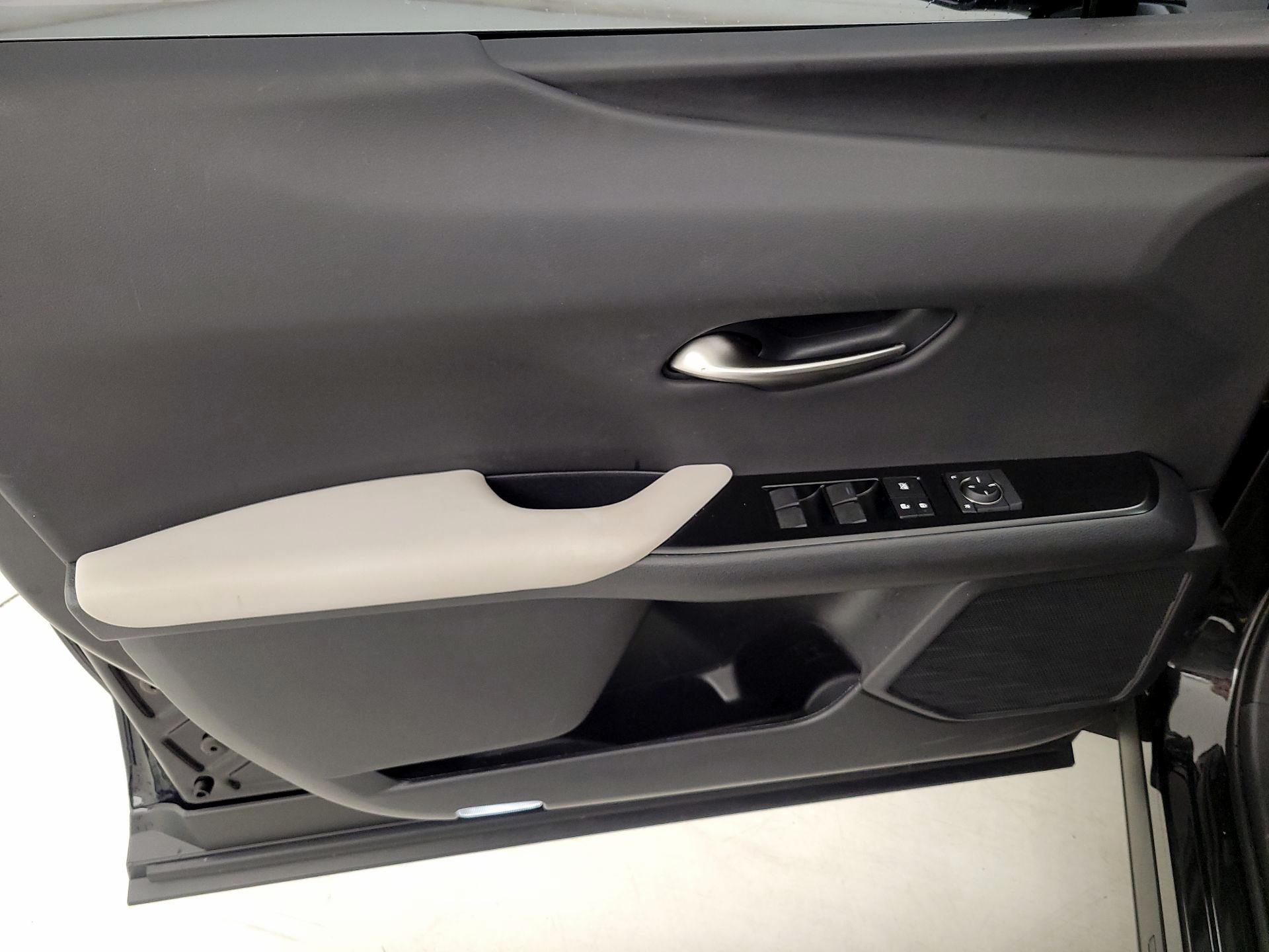 Thumbnail: 2024 Lexus UX - 12