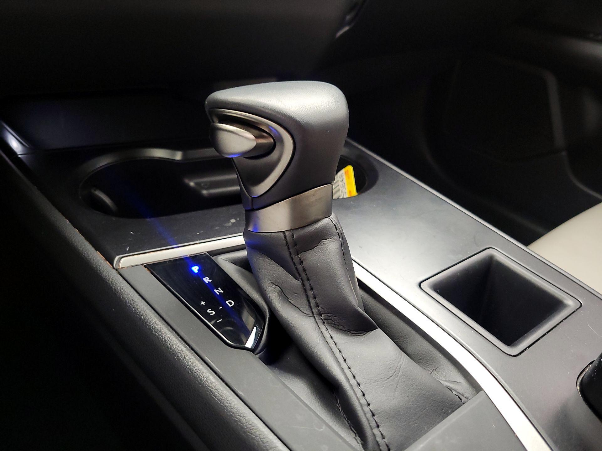 Thumbnail: 2024 Lexus UX - 17