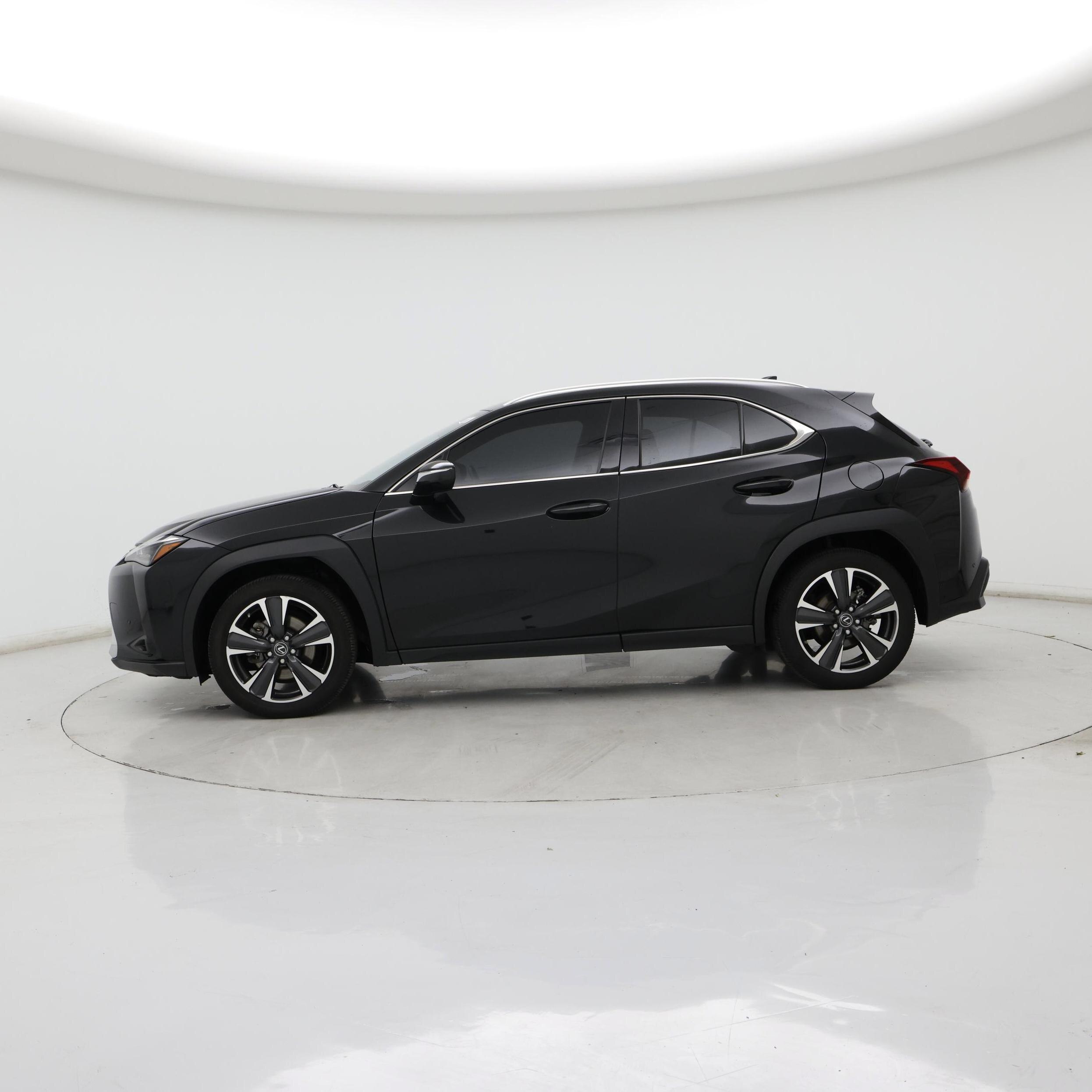 Thumbnail: 2024 Lexus UX - 3