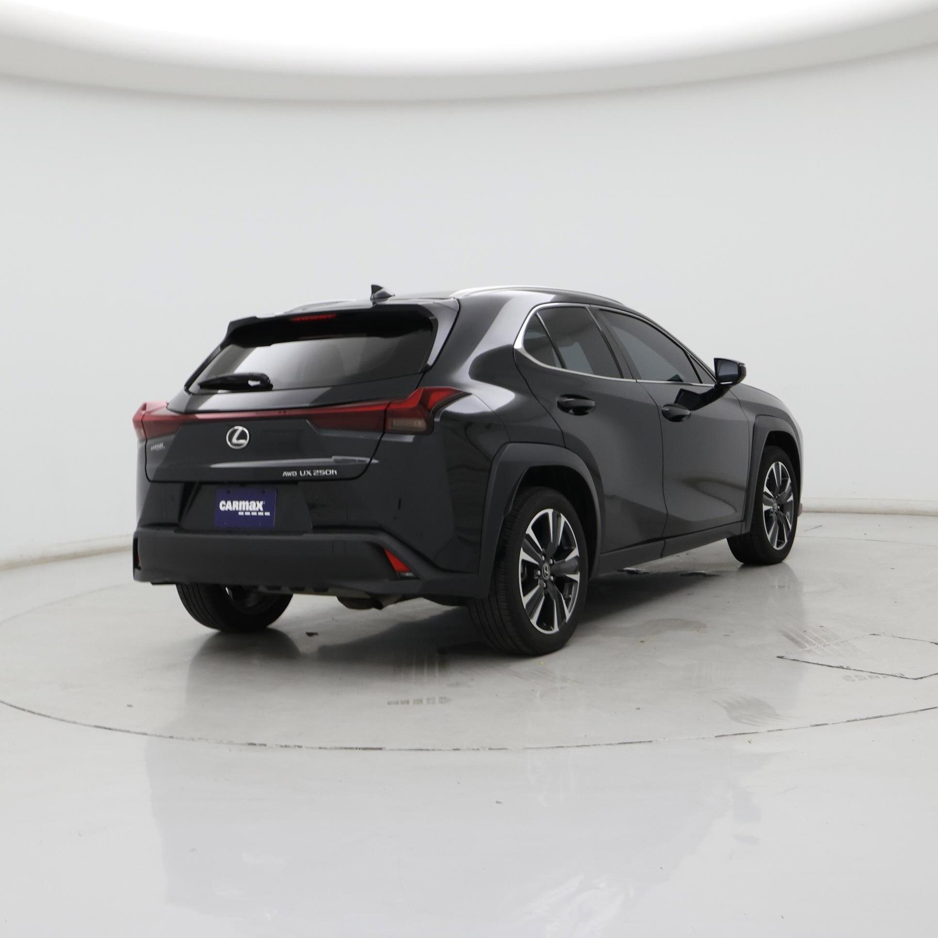 Thumbnail: 2024 Lexus UX - 8