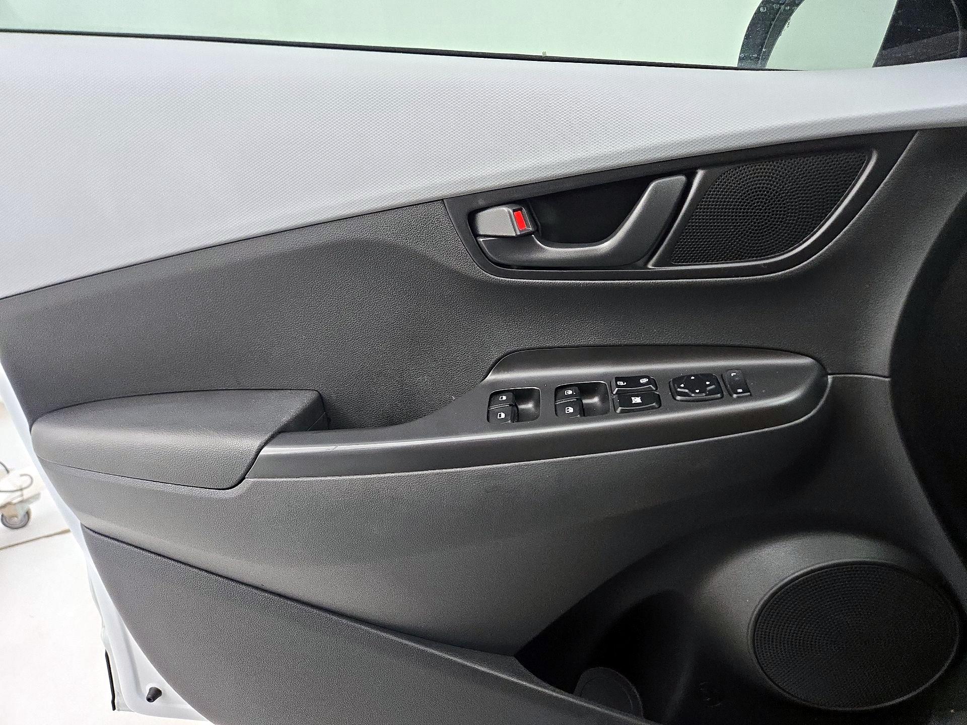 Thumbnail: 2021 Hyundai Kona - 12