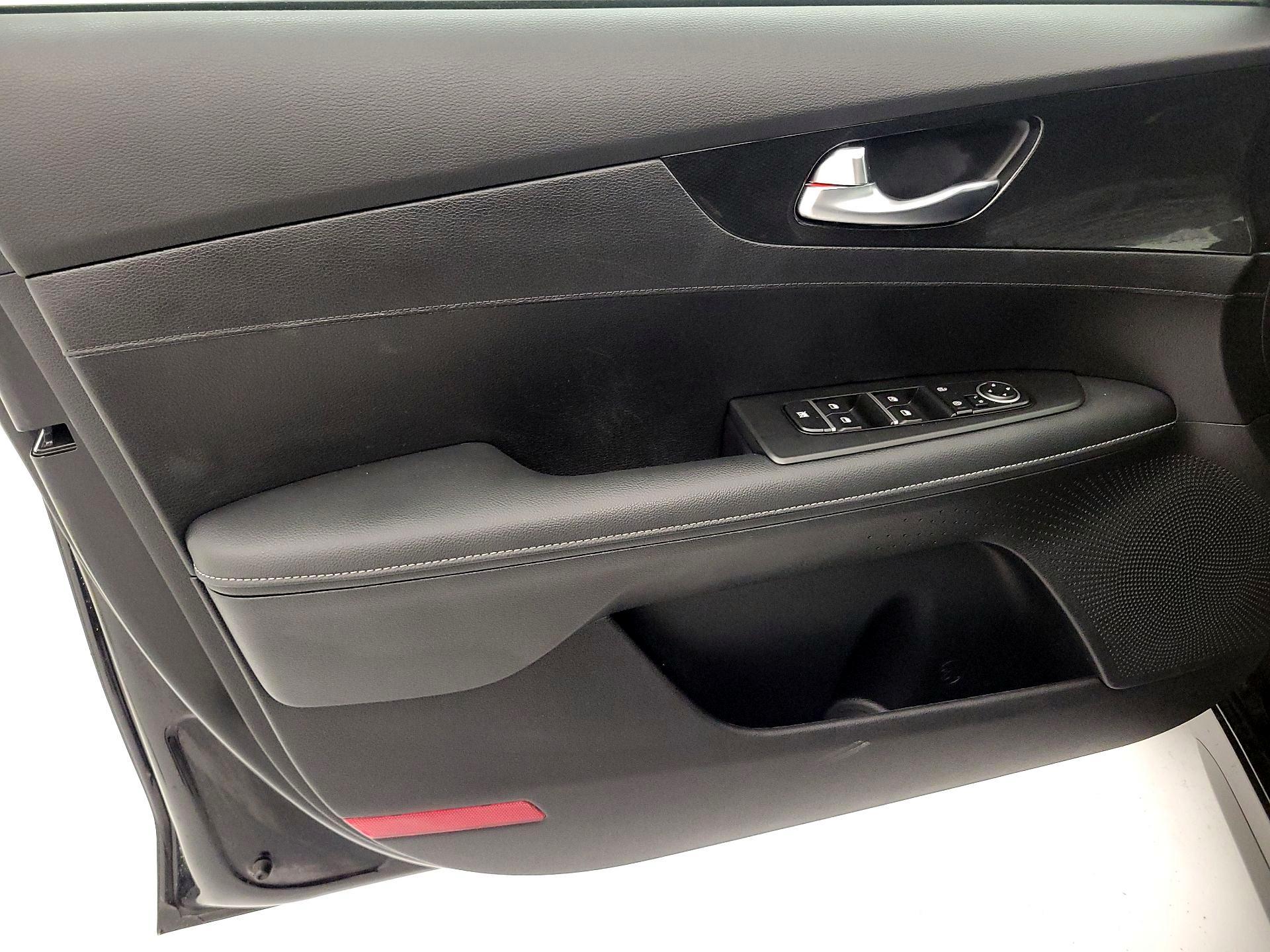 Thumbnail: 2024 Kia Forte - 12