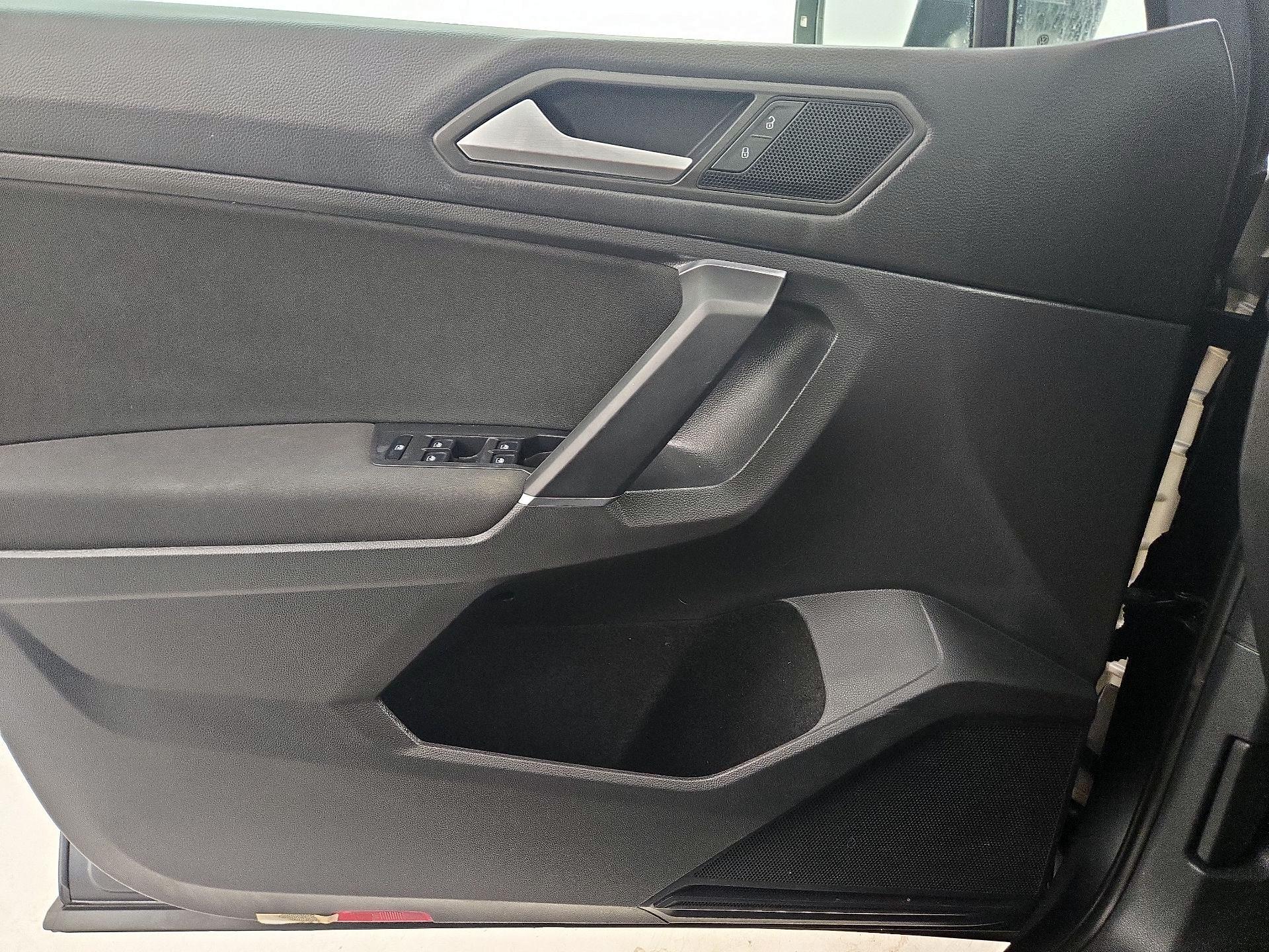 Thumbnail: 2020 Volkswagen Tiguan - 12