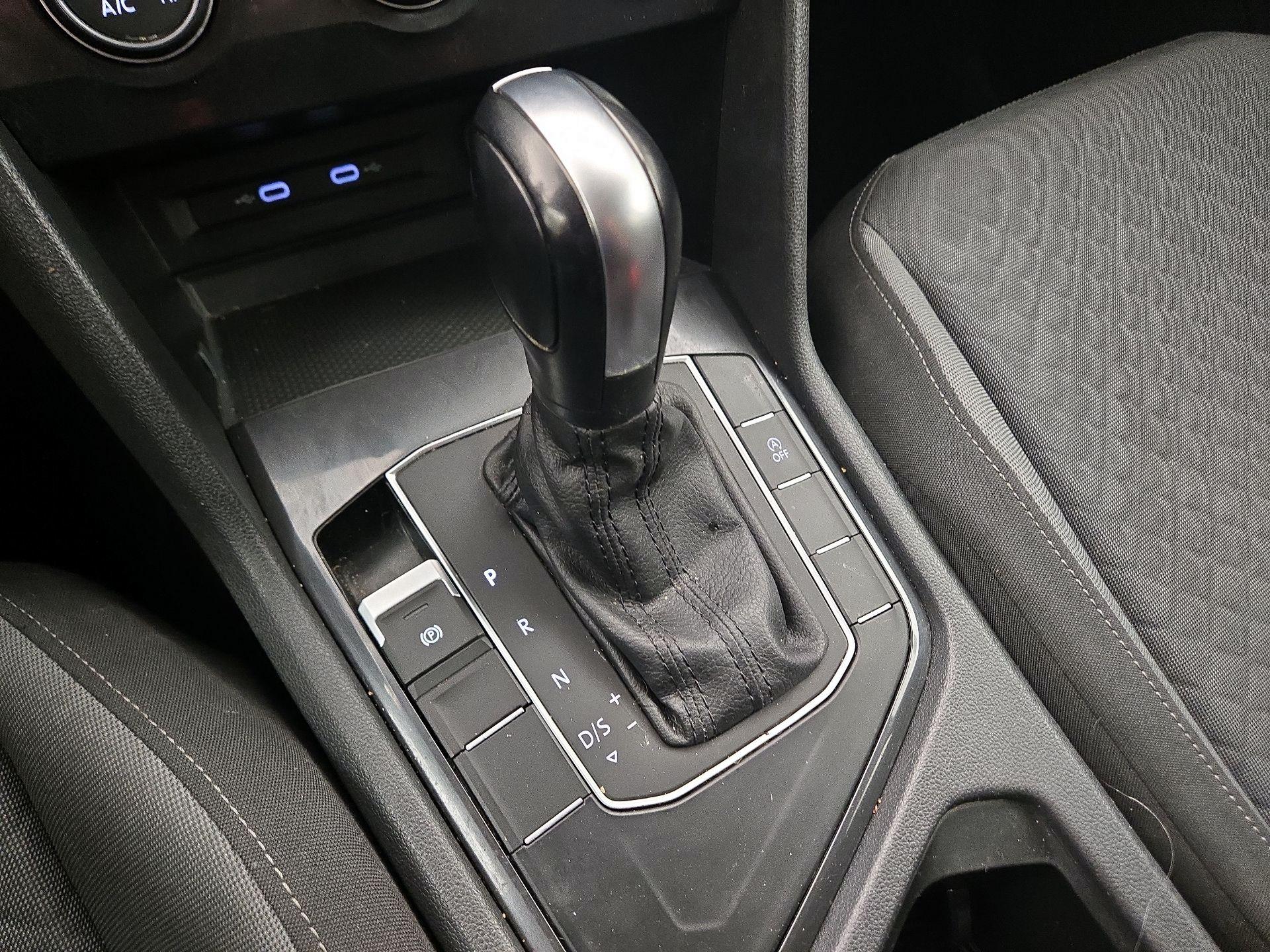 Thumbnail: 2020 Volkswagen Tiguan - 17