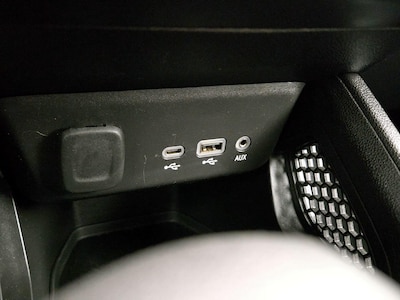 USB/AUX Ports