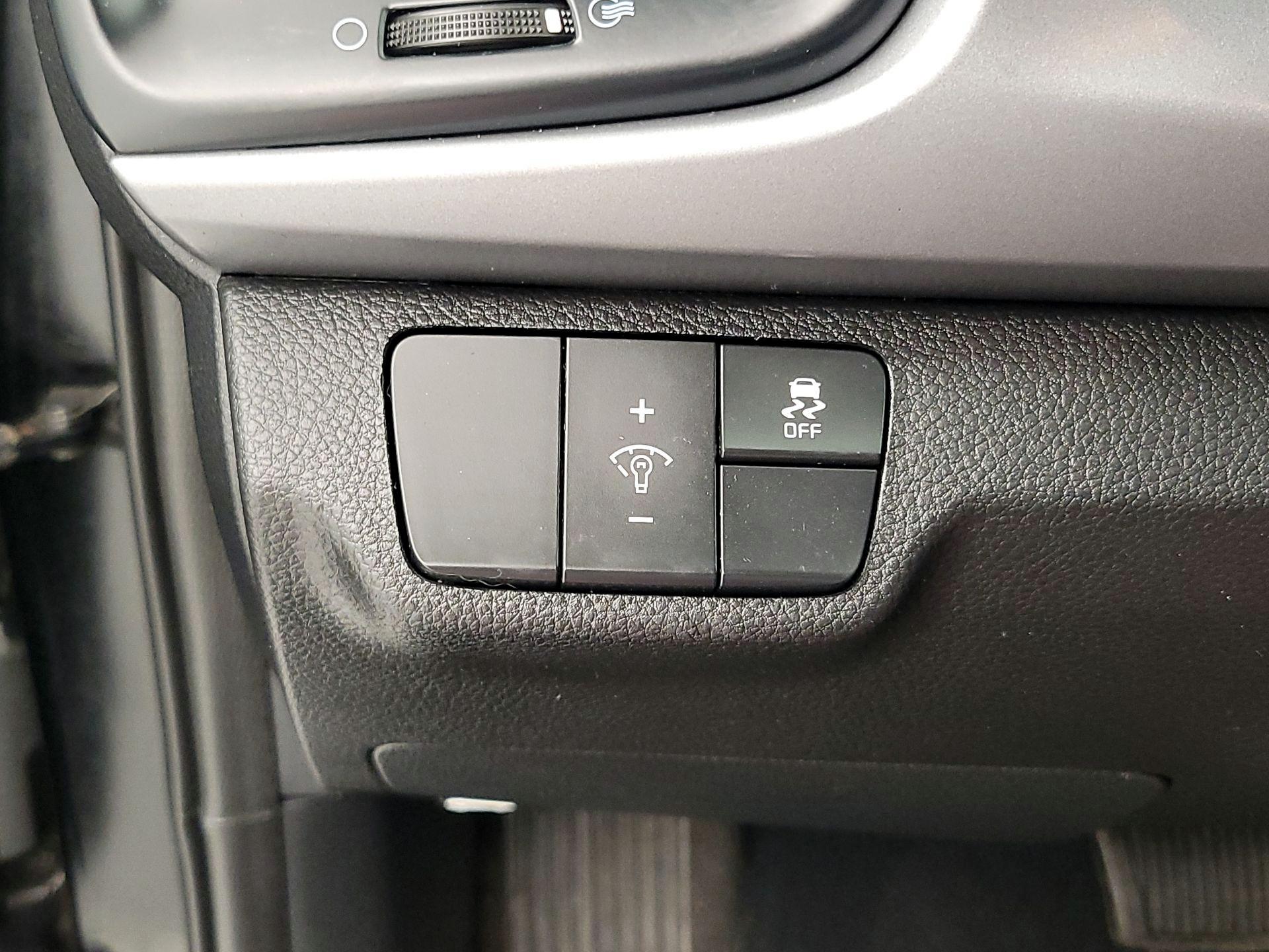 Thumbnail: 2023 Kia Rio - 13