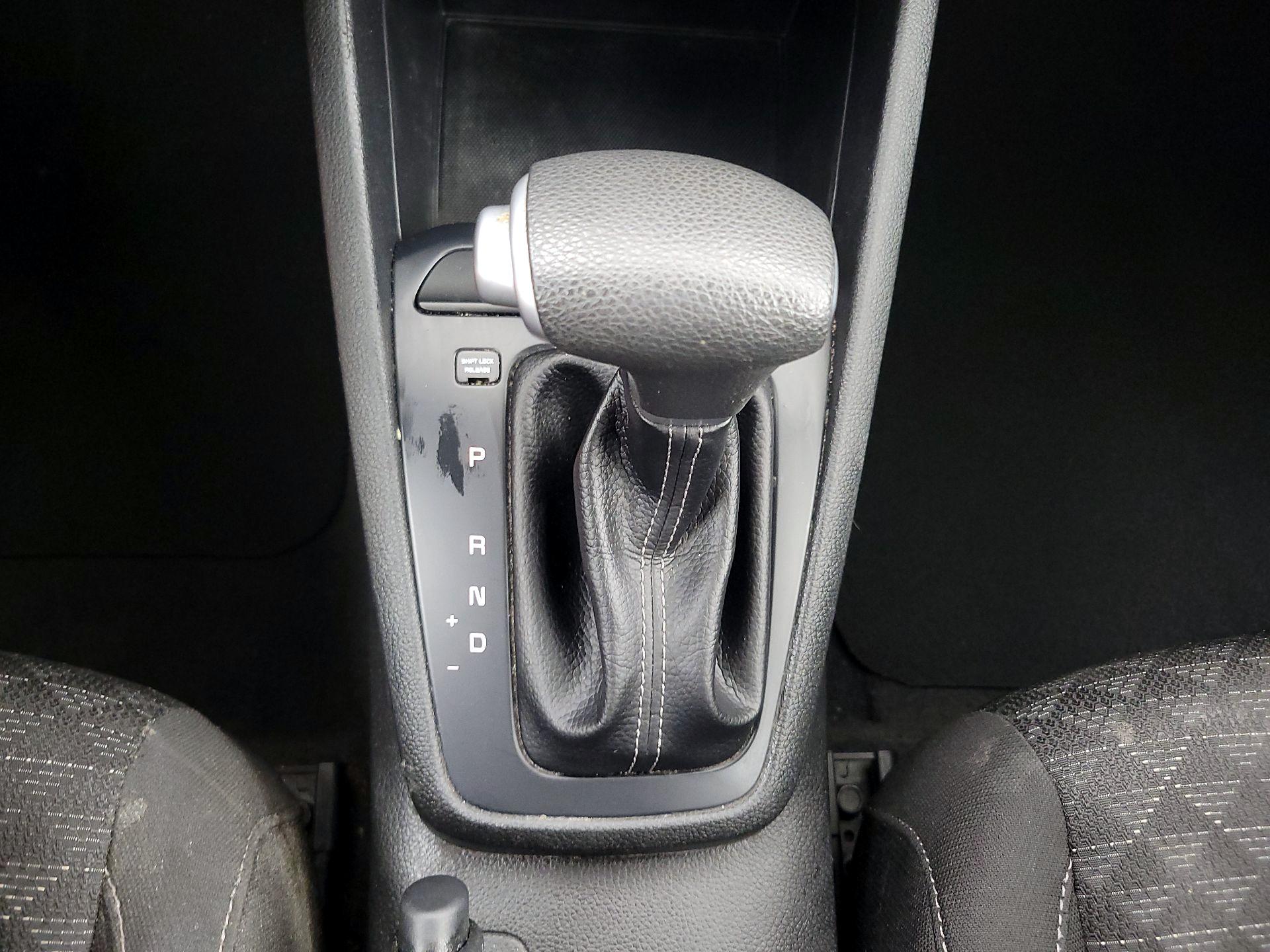 Thumbnail: 2023 Kia Rio - 17