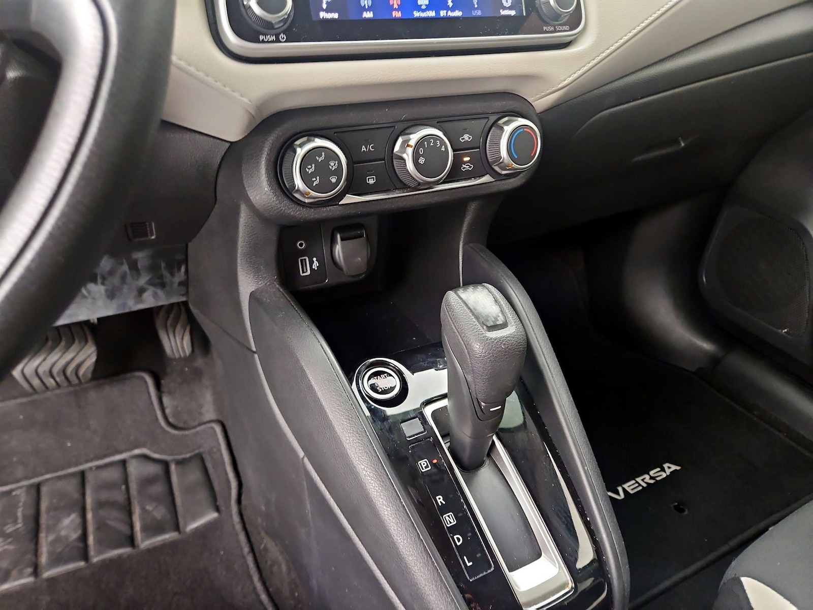 2022 Nissan Versa Sedan SV - Photo 17