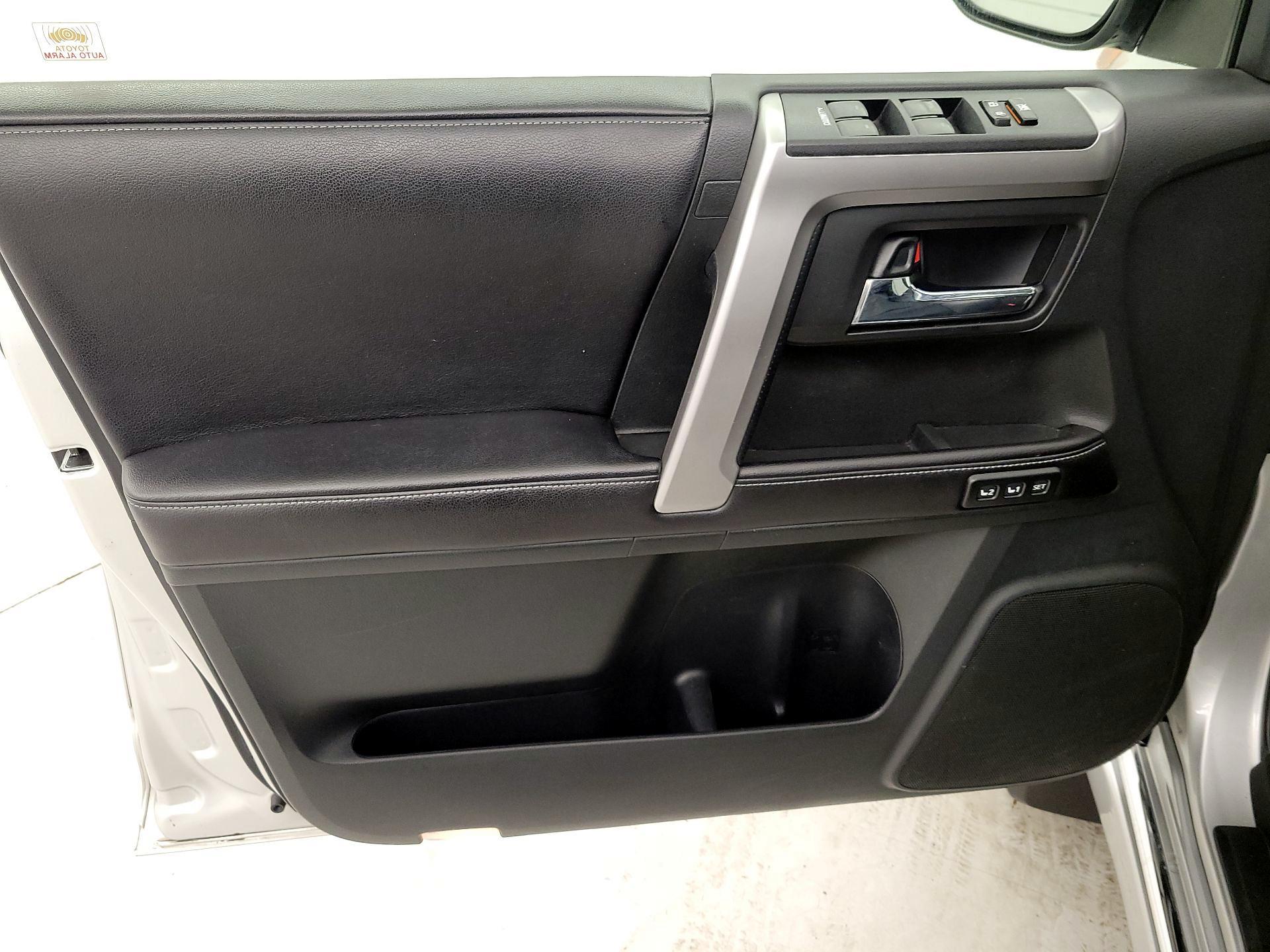 Thumbnail: 2016 Toyota 4Runner - 12