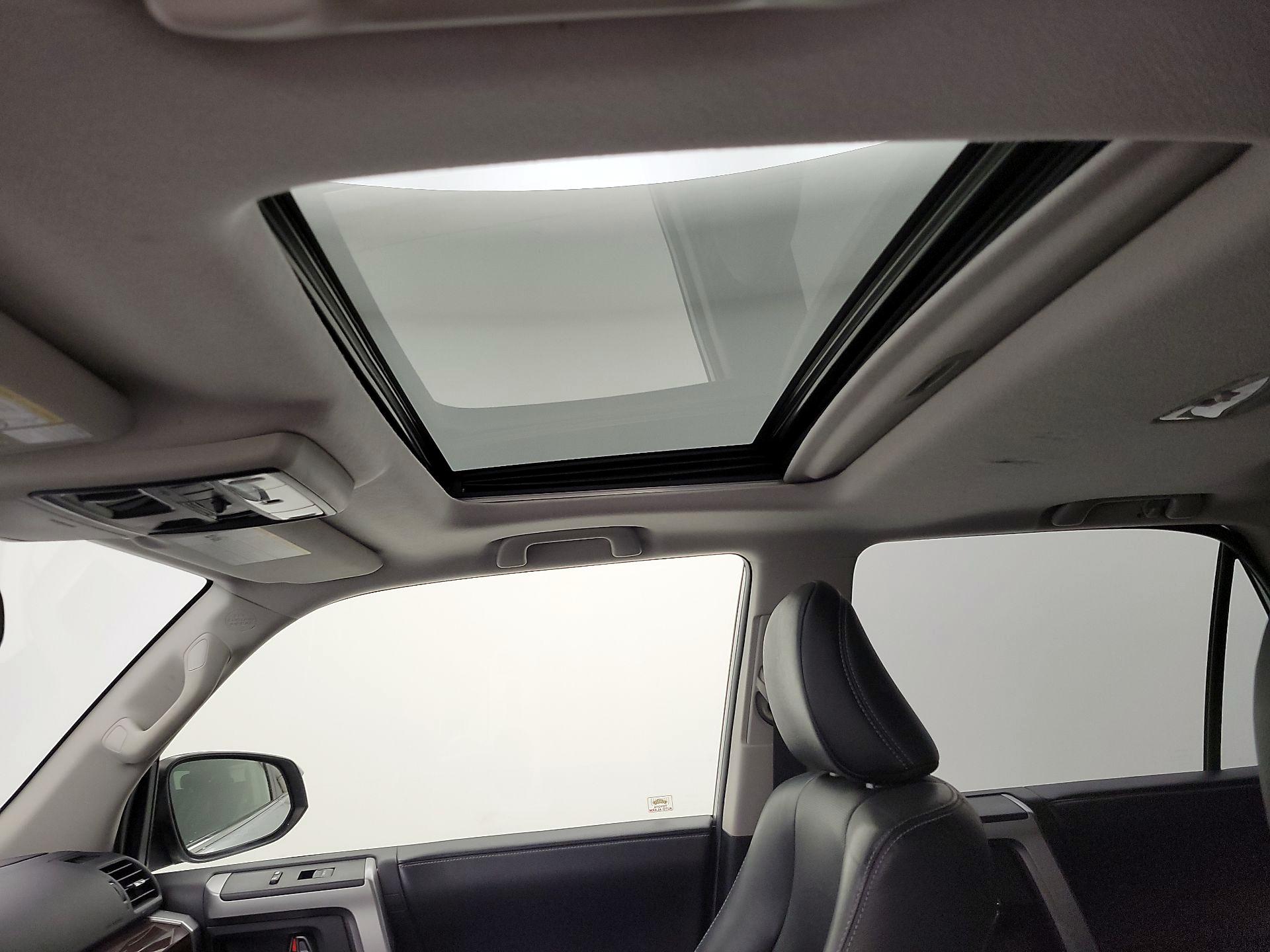 Thumbnail: 2016 Toyota 4Runner - 18