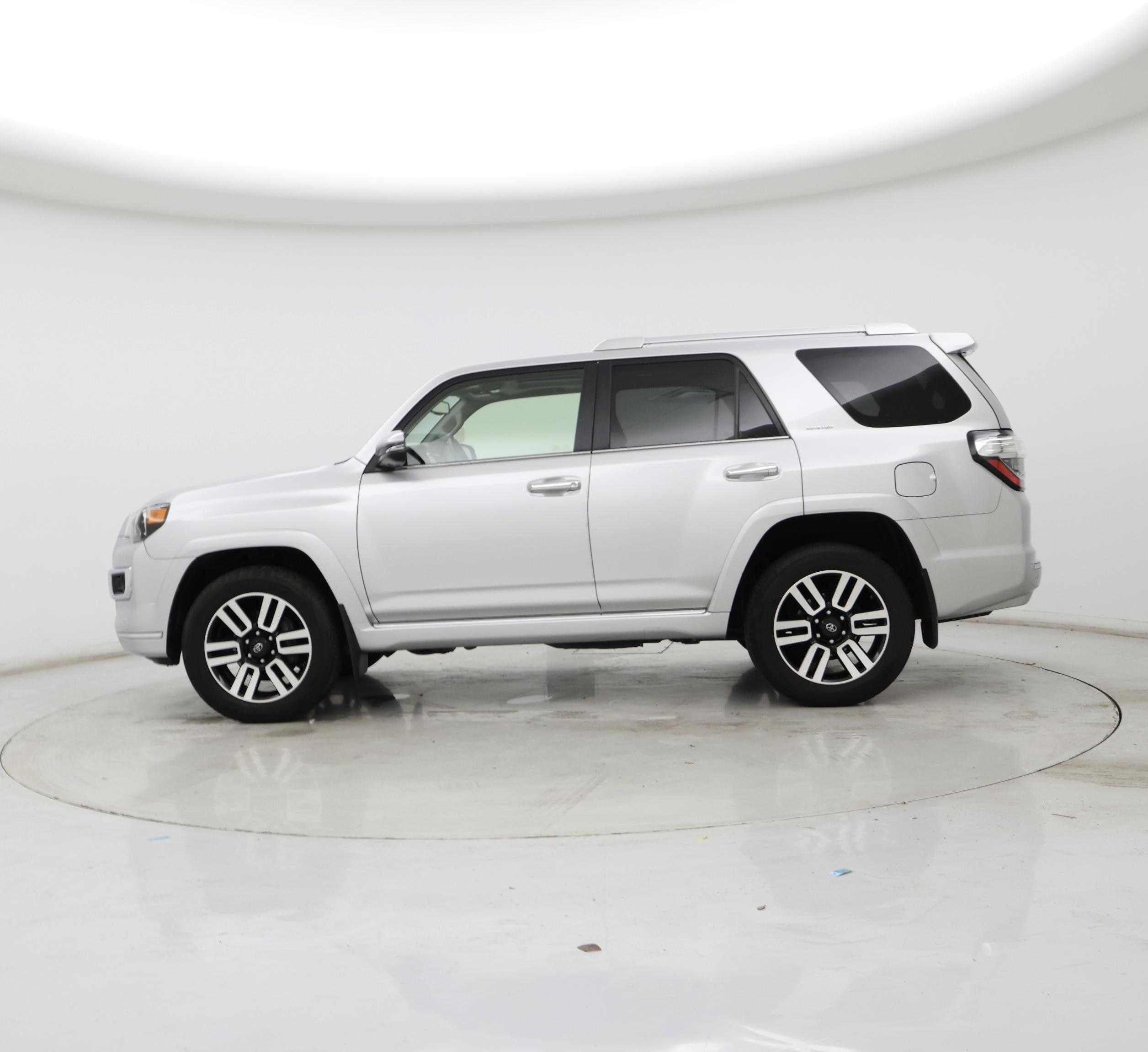 Thumbnail: 2016 Toyota 4Runner - 3