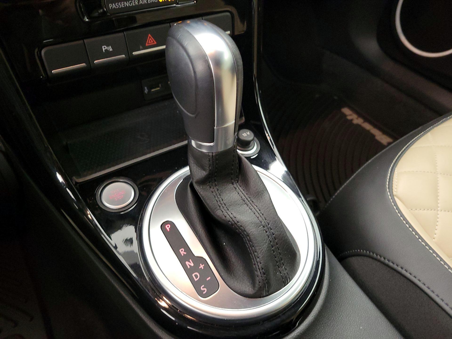 Thumbnail: 2019 Volkswagen Beetle - 17