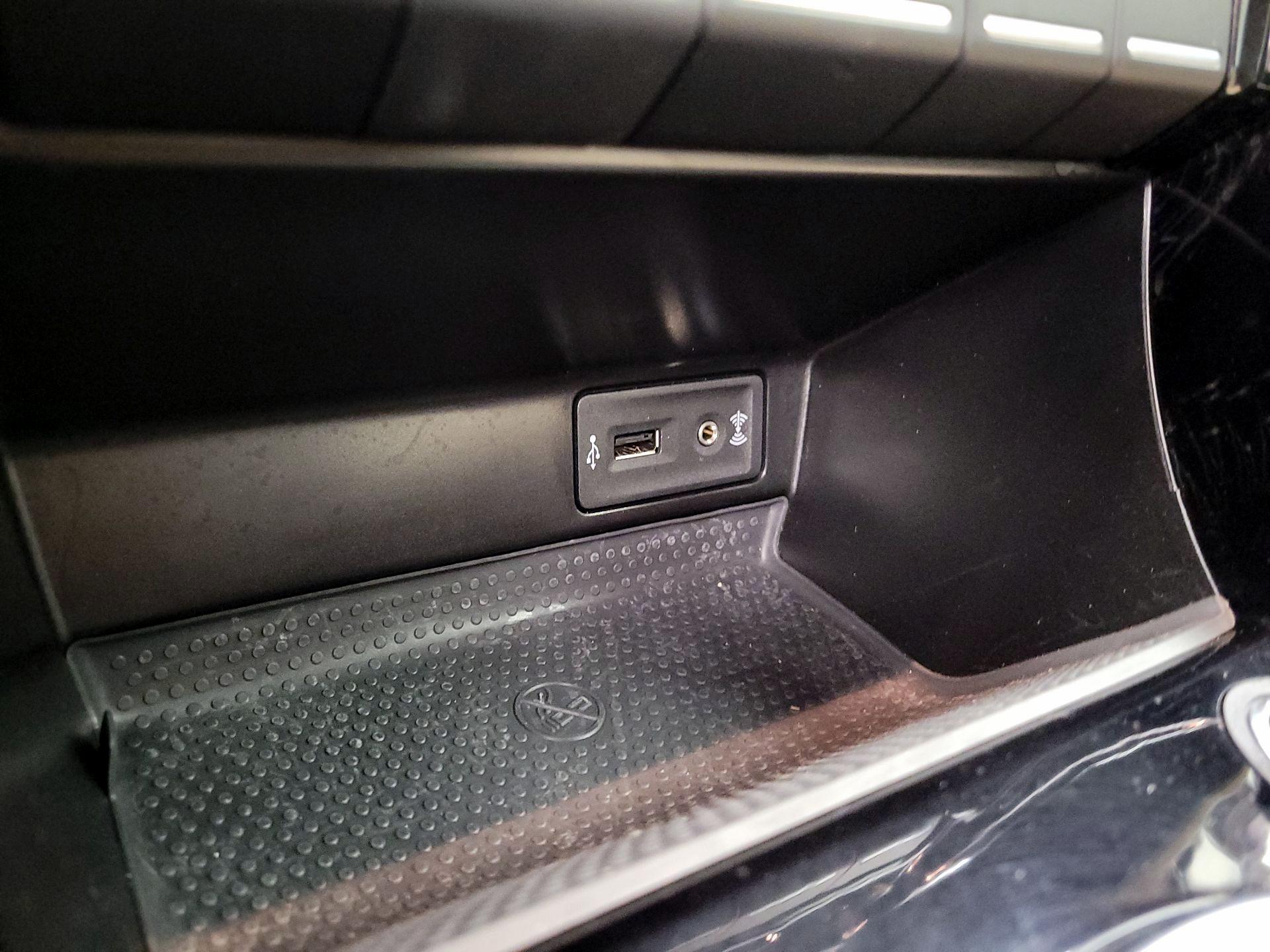 Thumbnail: 2019 Volkswagen Beetle - 18