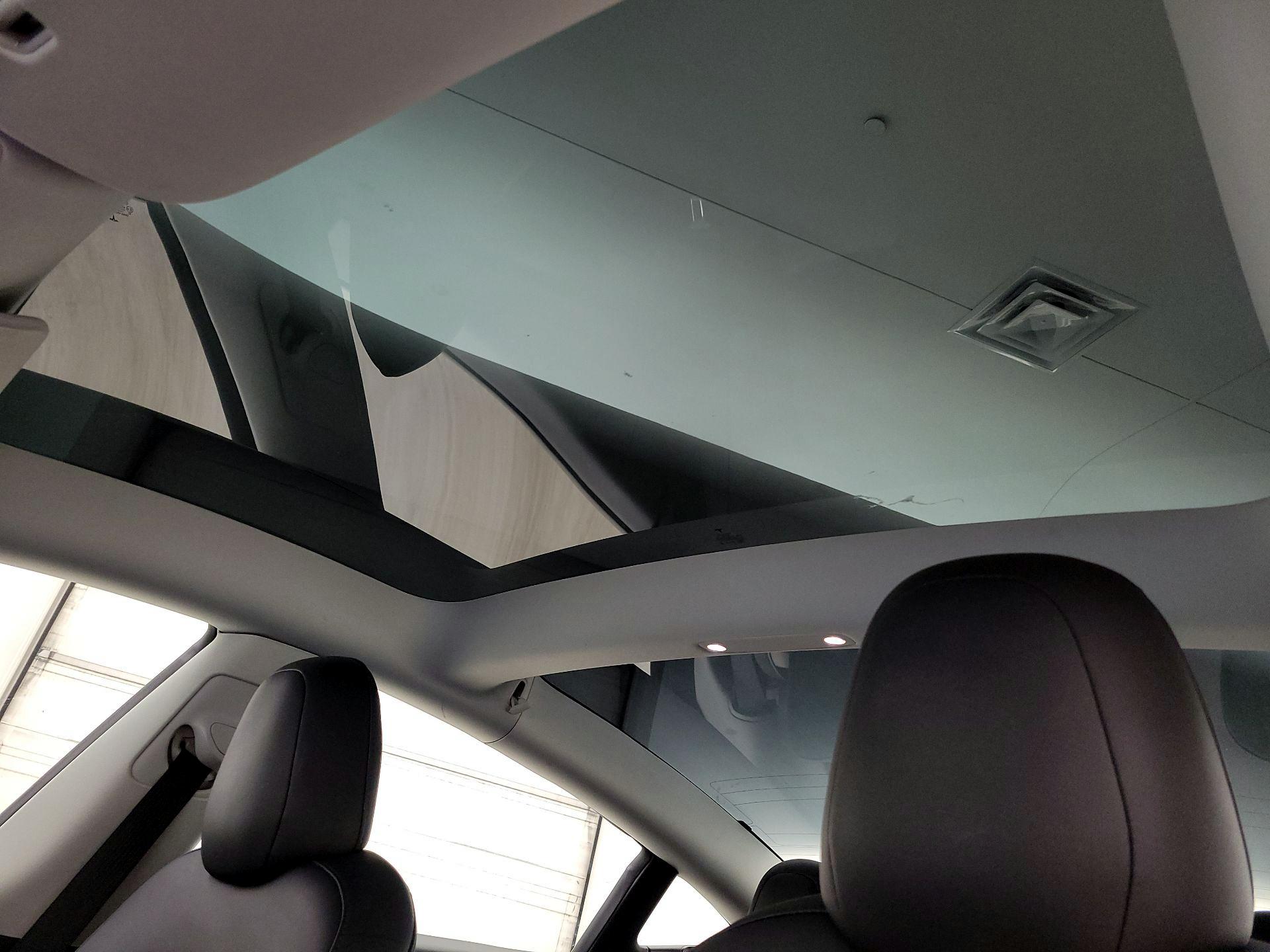 Thumbnail: 2023 Tesla Model 3 - 18