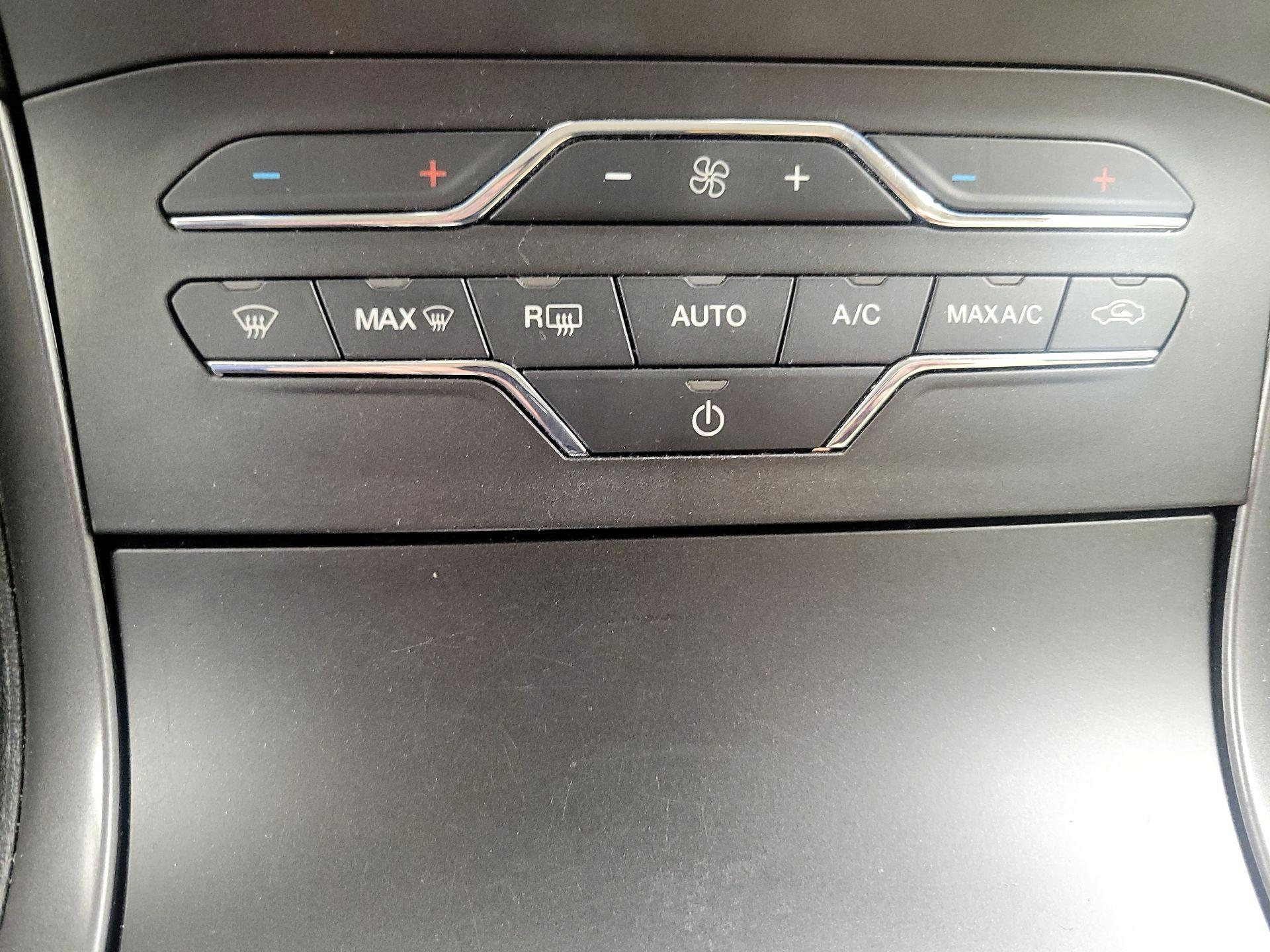 Thumbnail: 2020 Ford Edge - 16