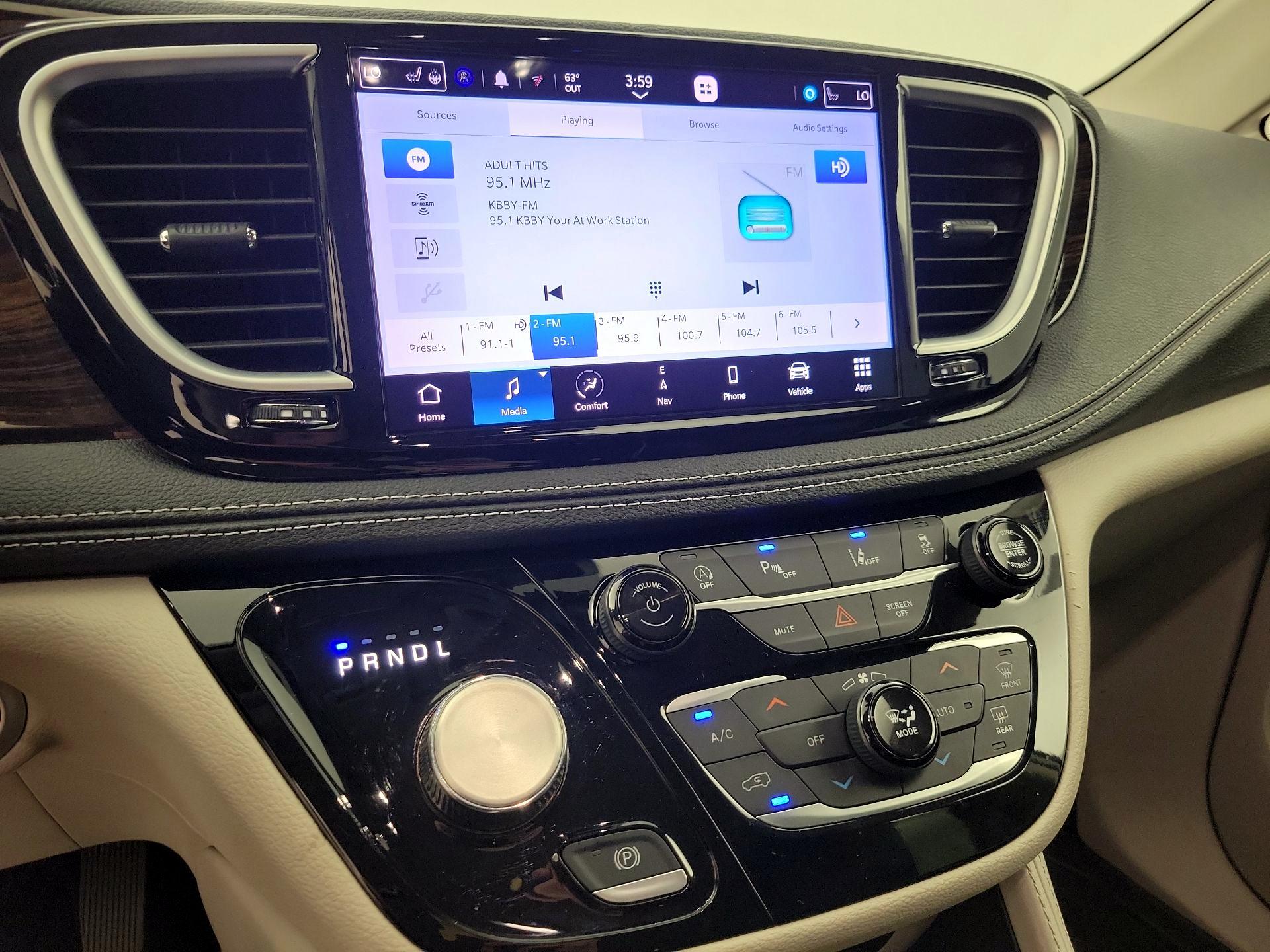 Thumbnail: 2023 Chrysler Pacifica - 16