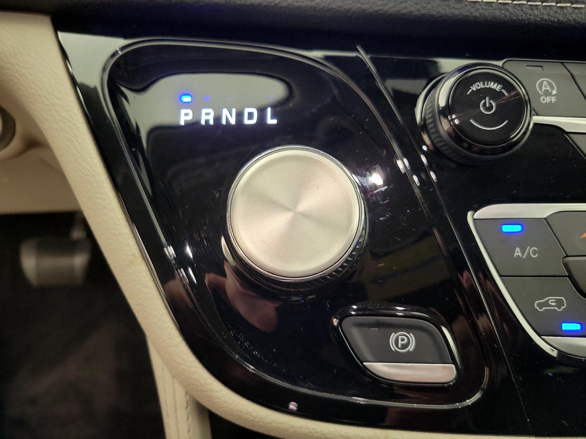 Thumbnail: 2023 Chrysler Pacifica - 18