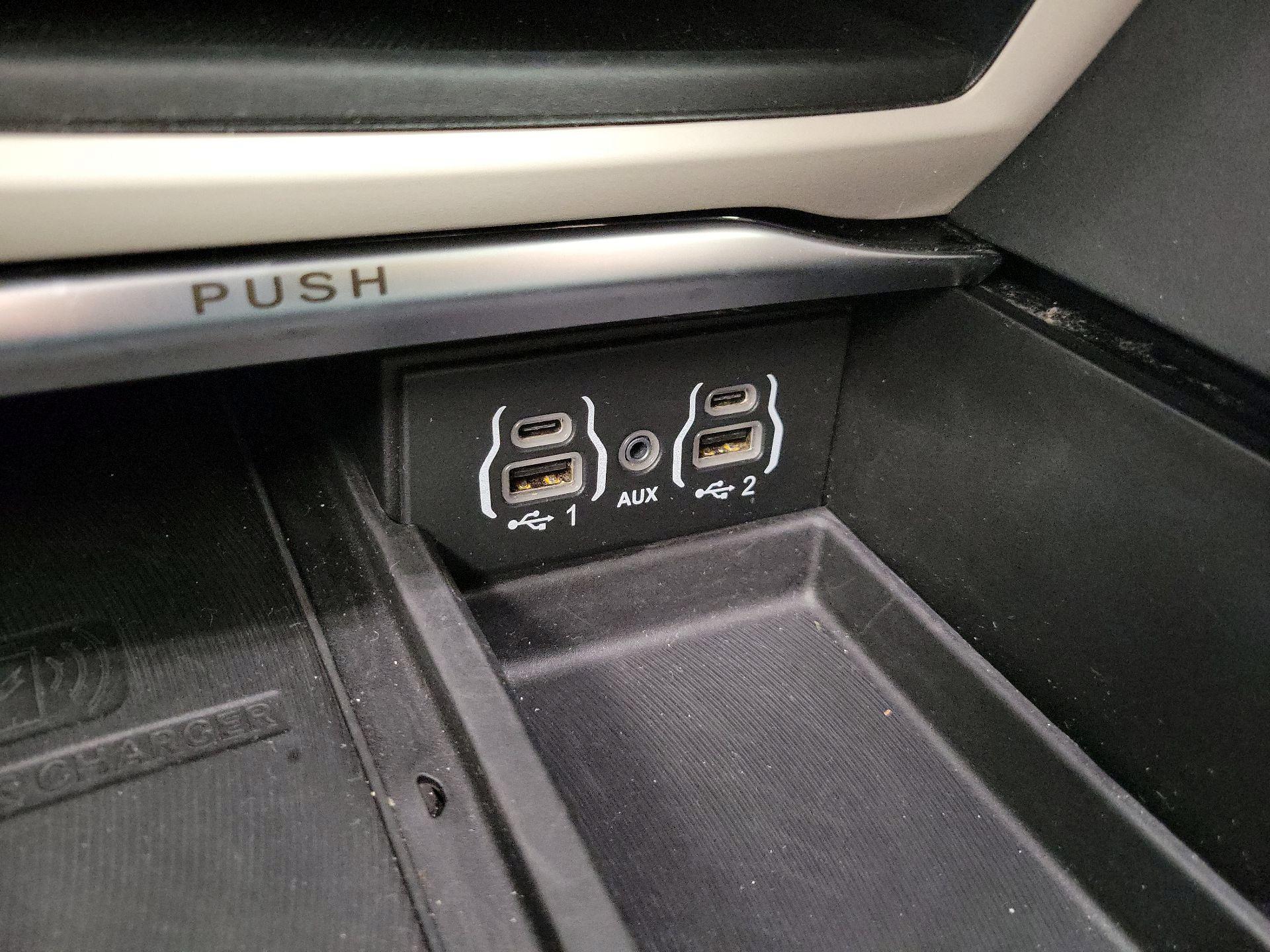 Thumbnail: 2023 Chrysler Pacifica - 19