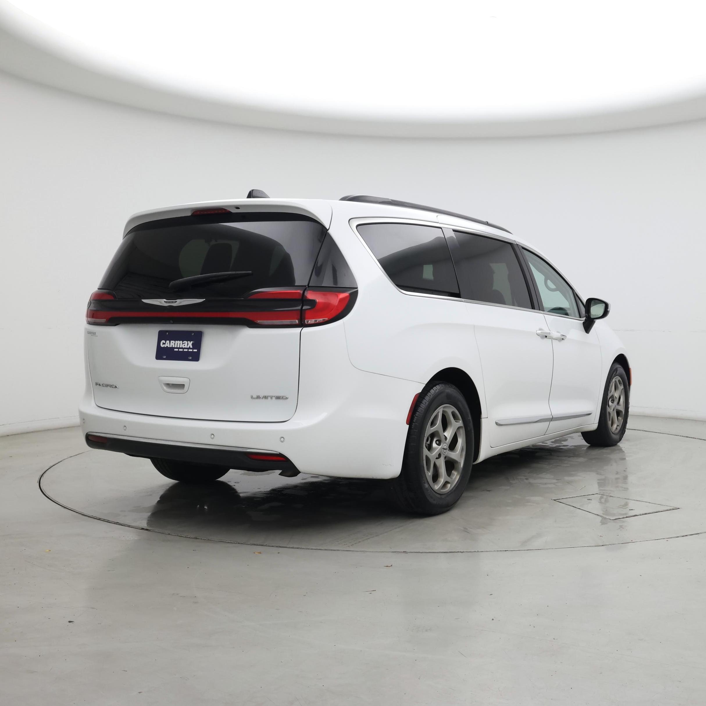 Thumbnail: 2023 Chrysler Pacifica - 8