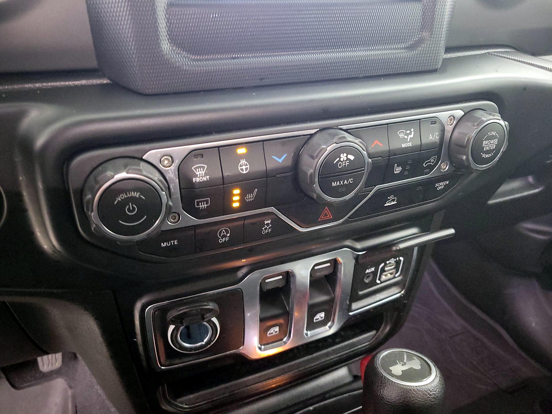 Thumbnail: 2022 Jeep Wrangler - 16