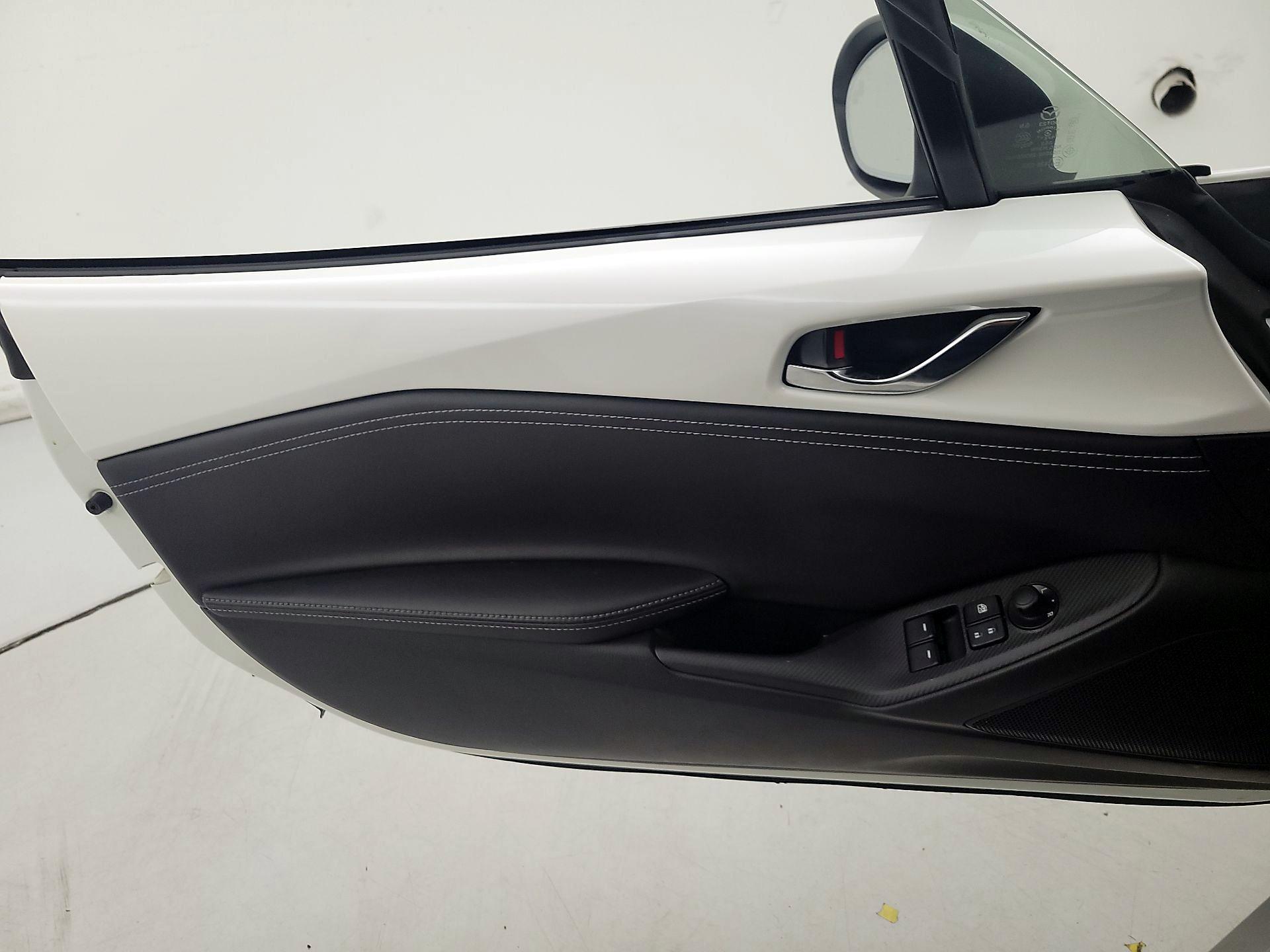 Thumbnail: 2021 Mazda MX-5 Miata - 12