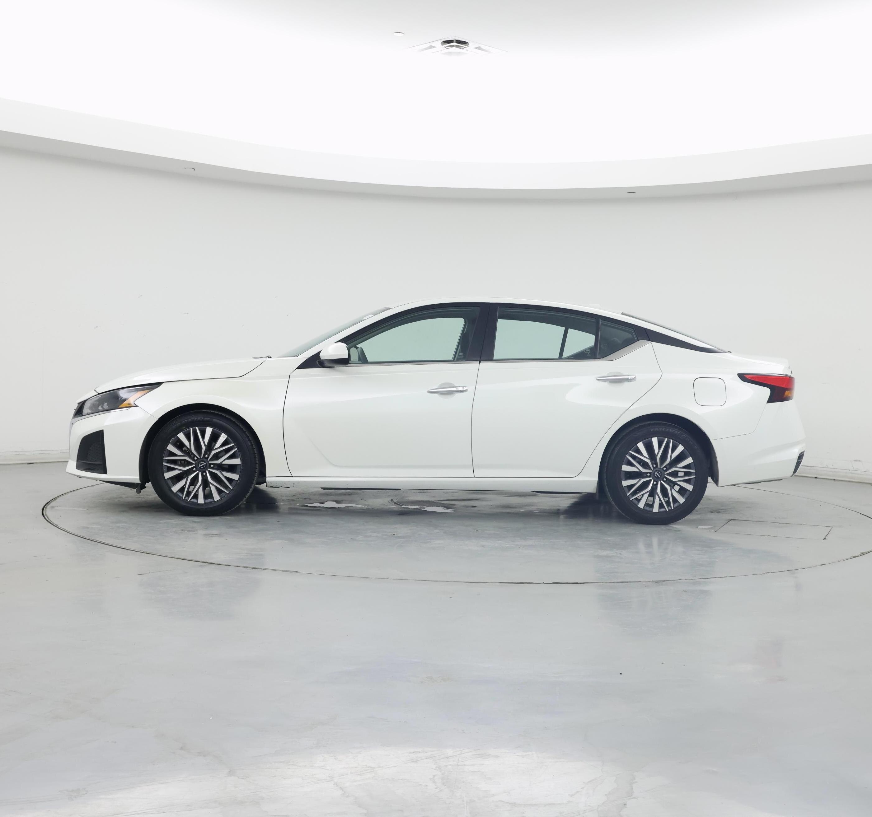 Thumbnail: 2023 Nissan Altima - 3