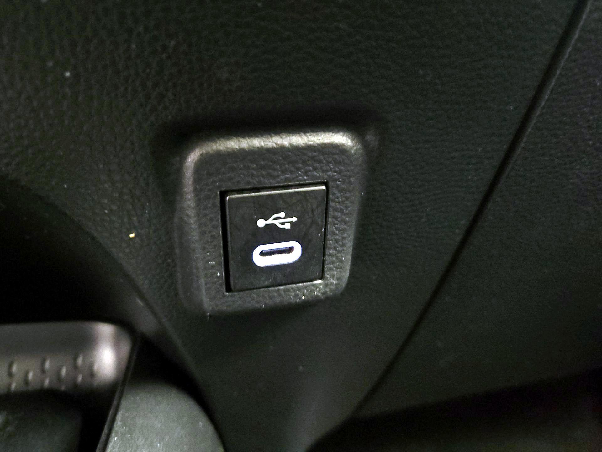 Thumbnail: 2023 Toyota Corolla - 18