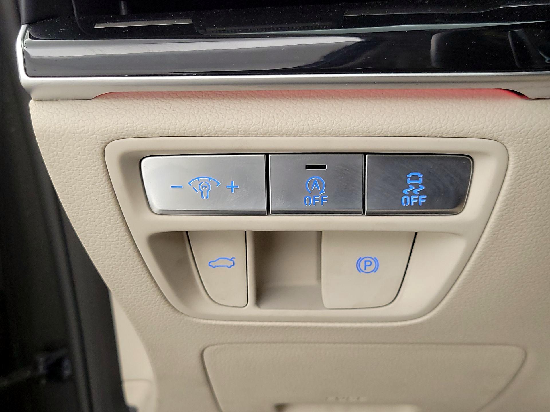 Thumbnail: 2023 Genesis G80 - 13