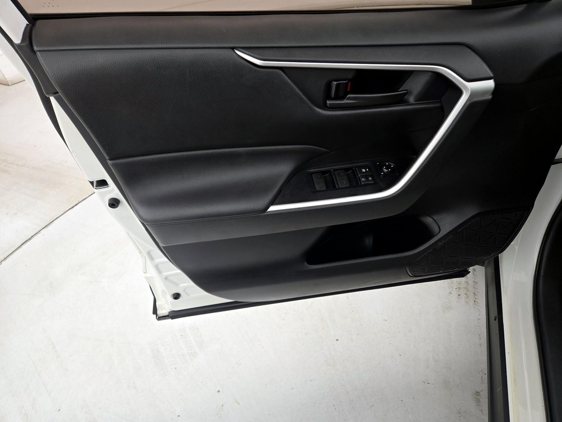 Thumbnail: 2021 Toyota RAV4 - 12