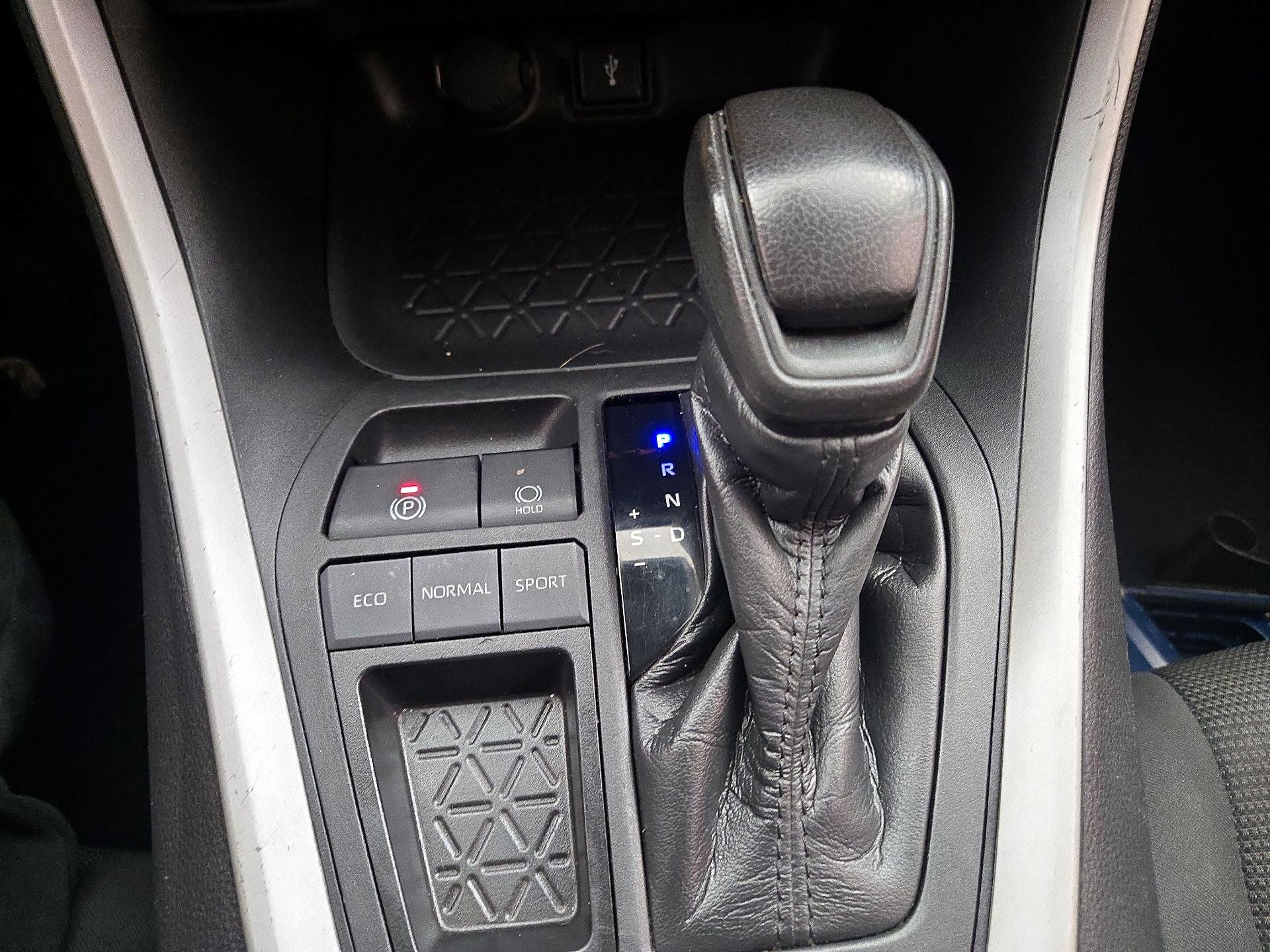 Thumbnail: 2021 Toyota RAV4 - 17