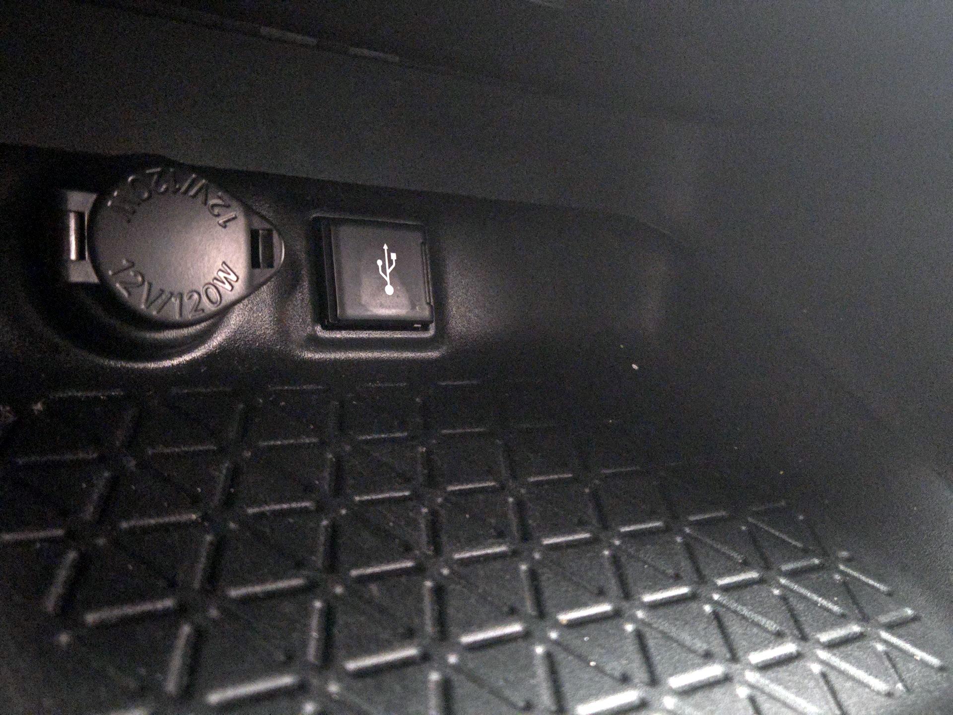 Thumbnail: 2021 Toyota RAV4 - 18