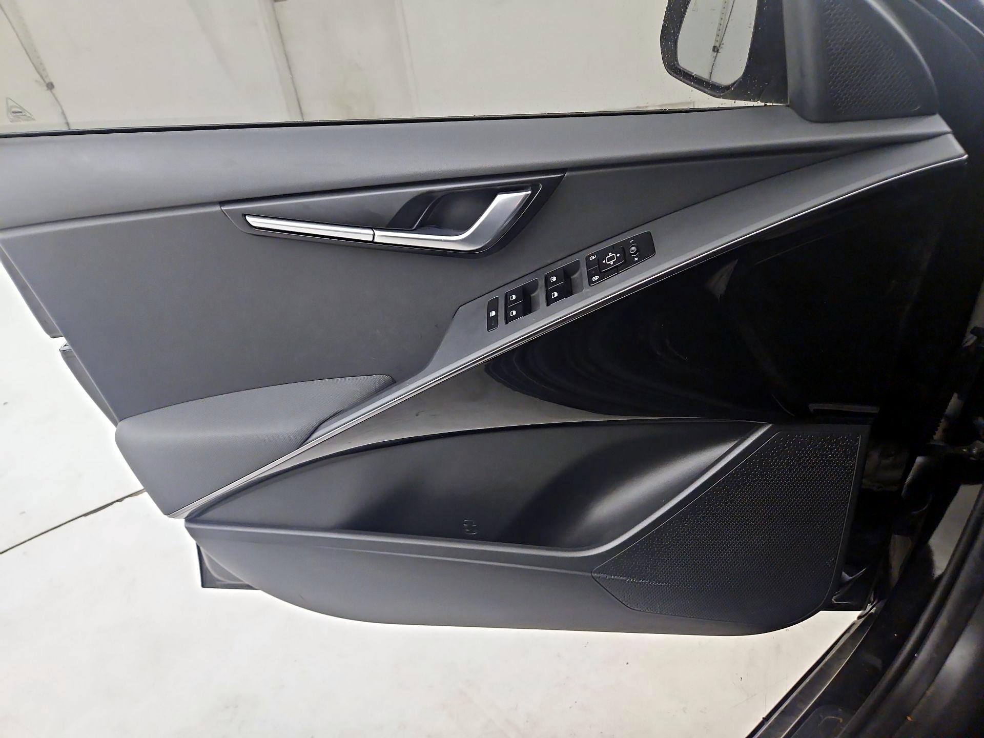 Thumbnail: 2023 Kia Niro - 12