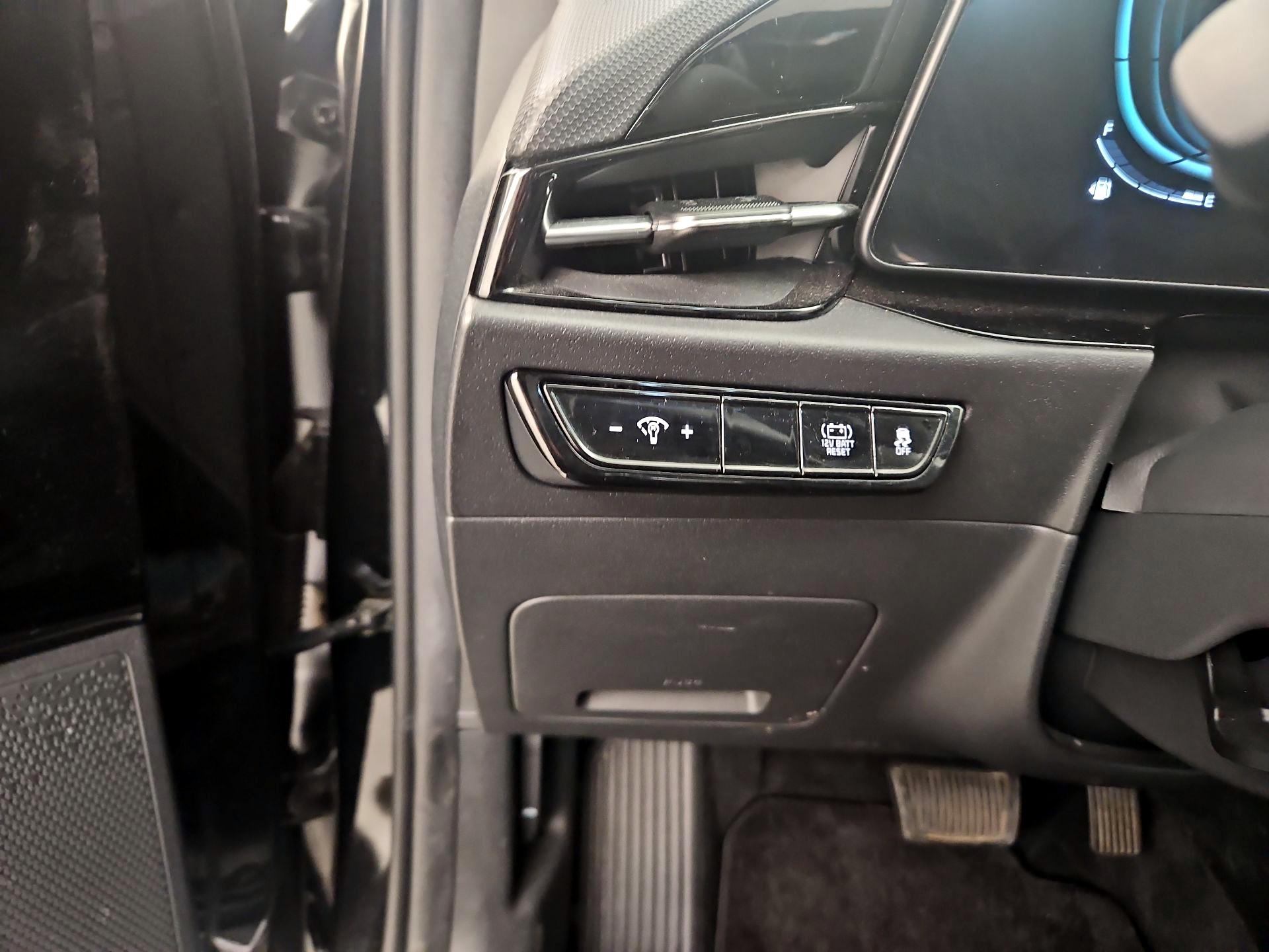 Thumbnail: 2023 Kia Niro - 13